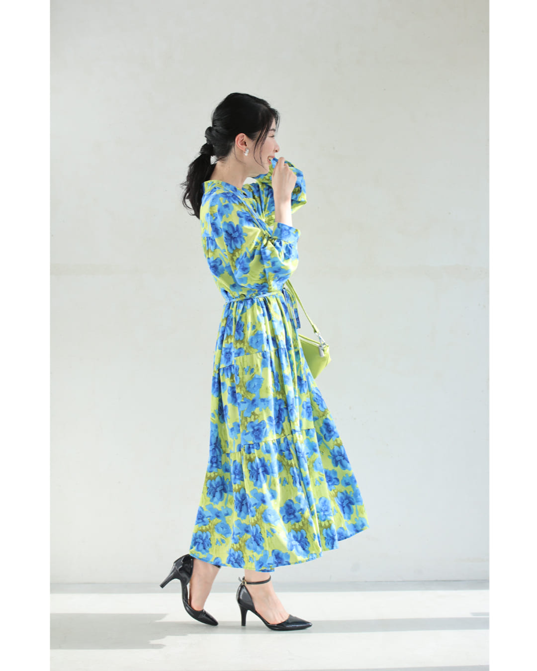 カワイイ CAWAII 街ゆく華やかな青花ティアードロングワンピース（紐リボン付き） （グリーン） グリーン