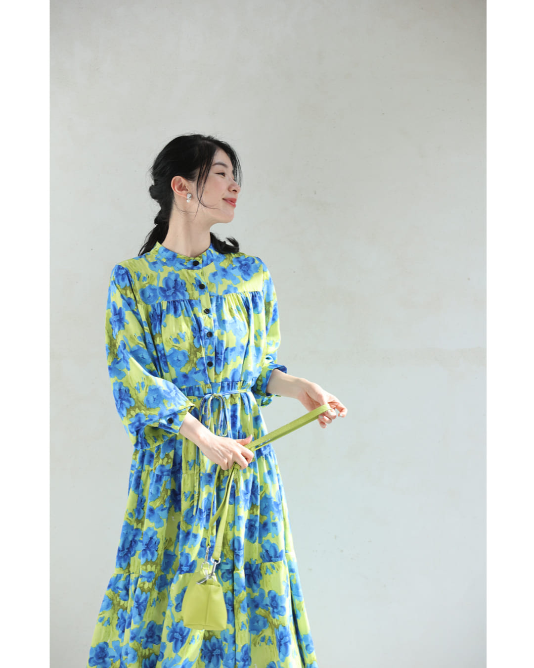 カワイイ CAWAII 街ゆく華やかな青花ティアードロングワンピース（紐リボン付き） （グリーン） グリーン