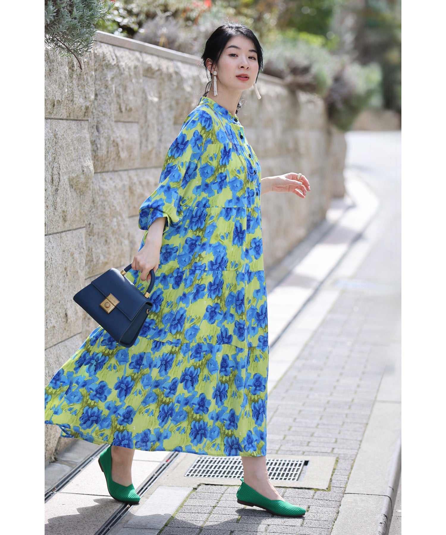 カワイイ CAWAII 街ゆく華やかな青花ティアードロングワンピース（紐リボン付き） （グリーン） グリーン