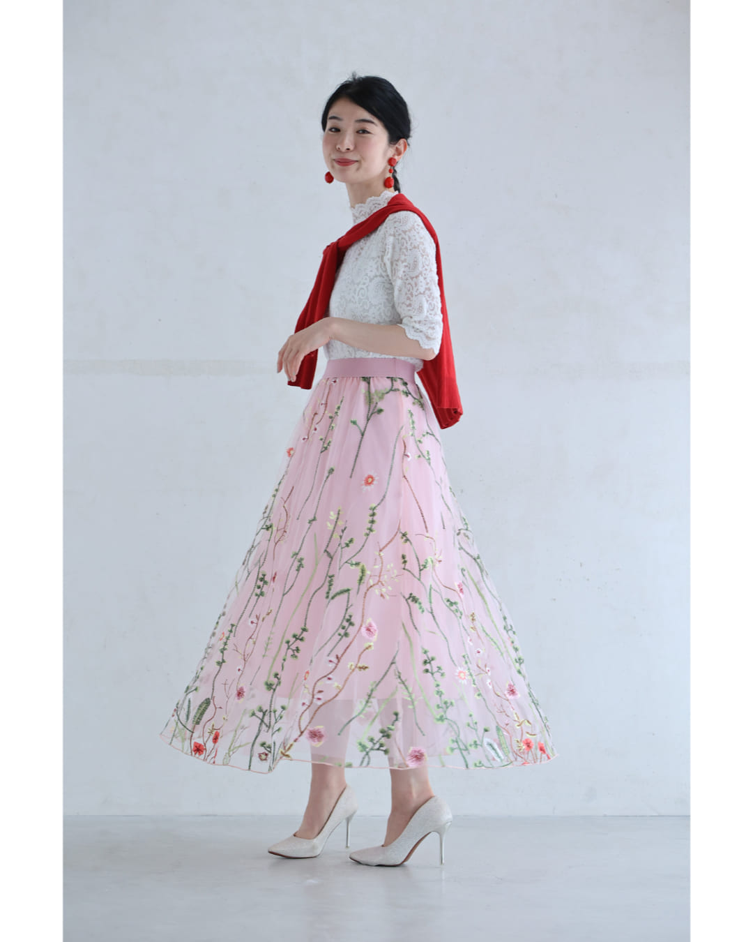 カワイイ CAWAII 一面に広がる花刺繍チュールミディアムスカート （アイボリー） アイボリー