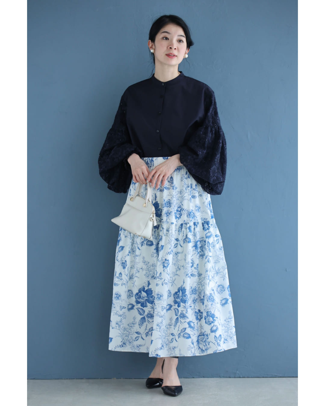 CAWAII CAWAII Antique-style floral medium skirt painted in elegant blu