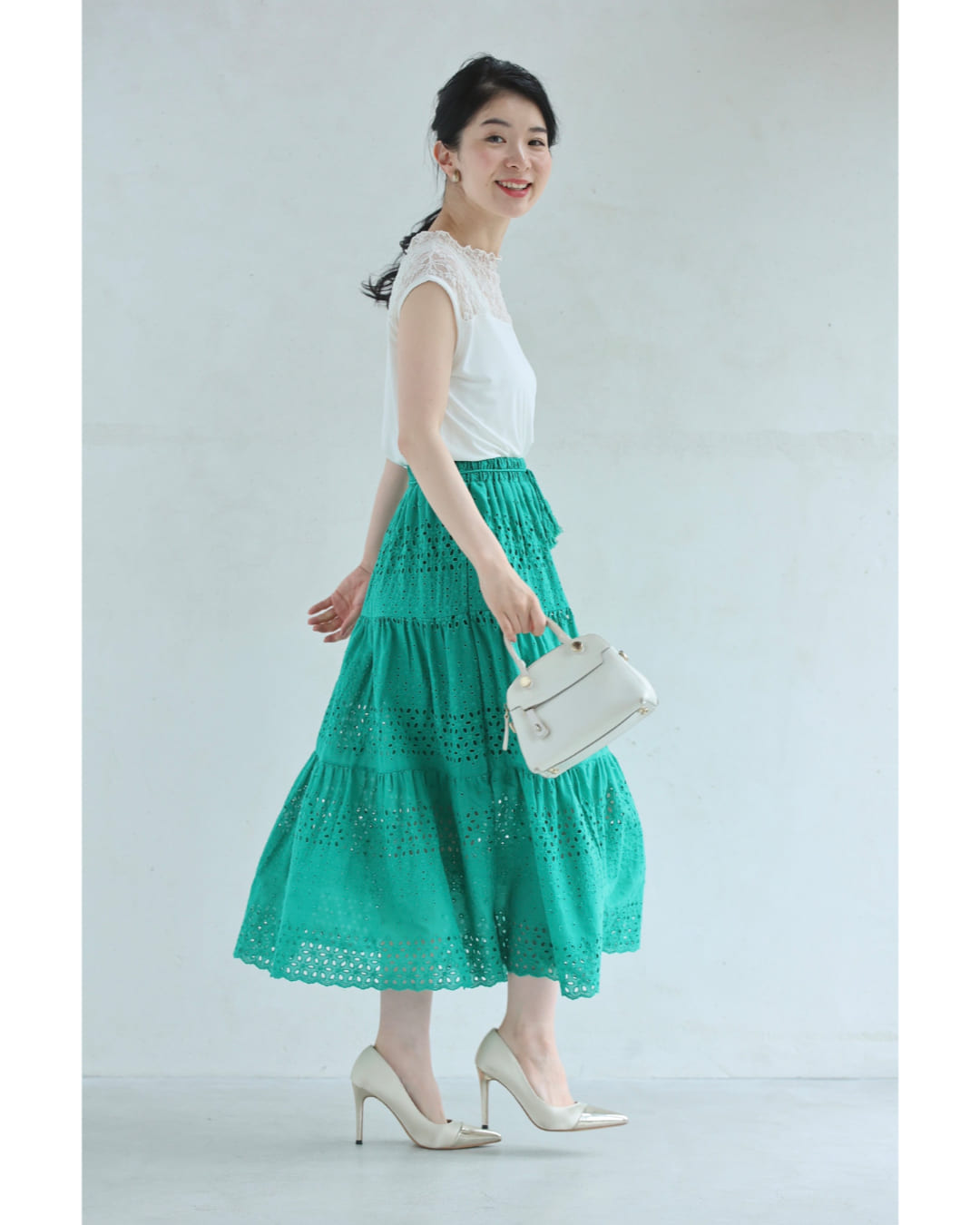 カワイイ CAWAII 鮮やかグリーンのパンチングレースミディアムスカート（紐付き） （グリーン） グリーン