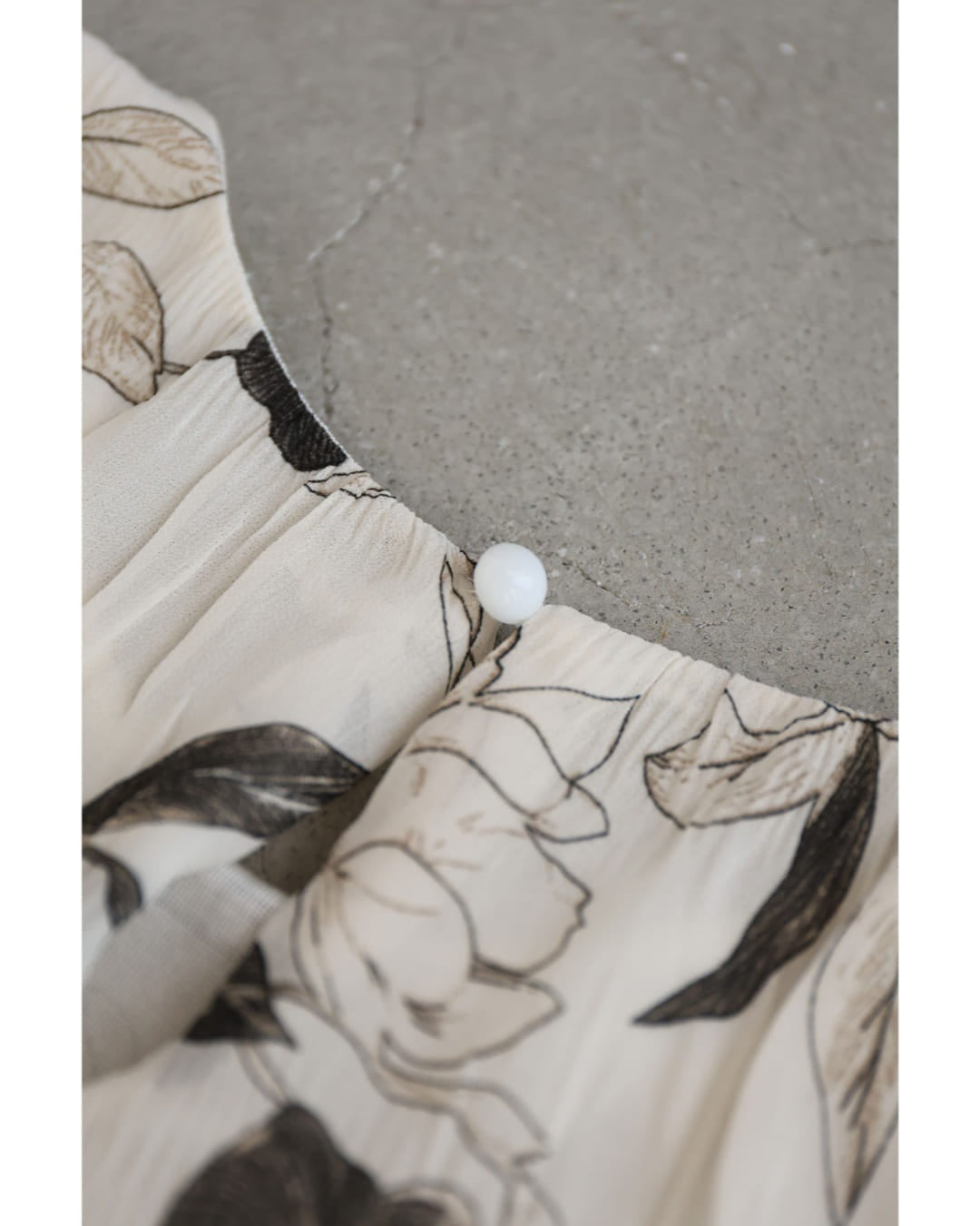 カワイイ CAWAII 花を描くデッサン画シアーミディアムワンピース（紐ベルト付き） （ホワイト） ホワイト