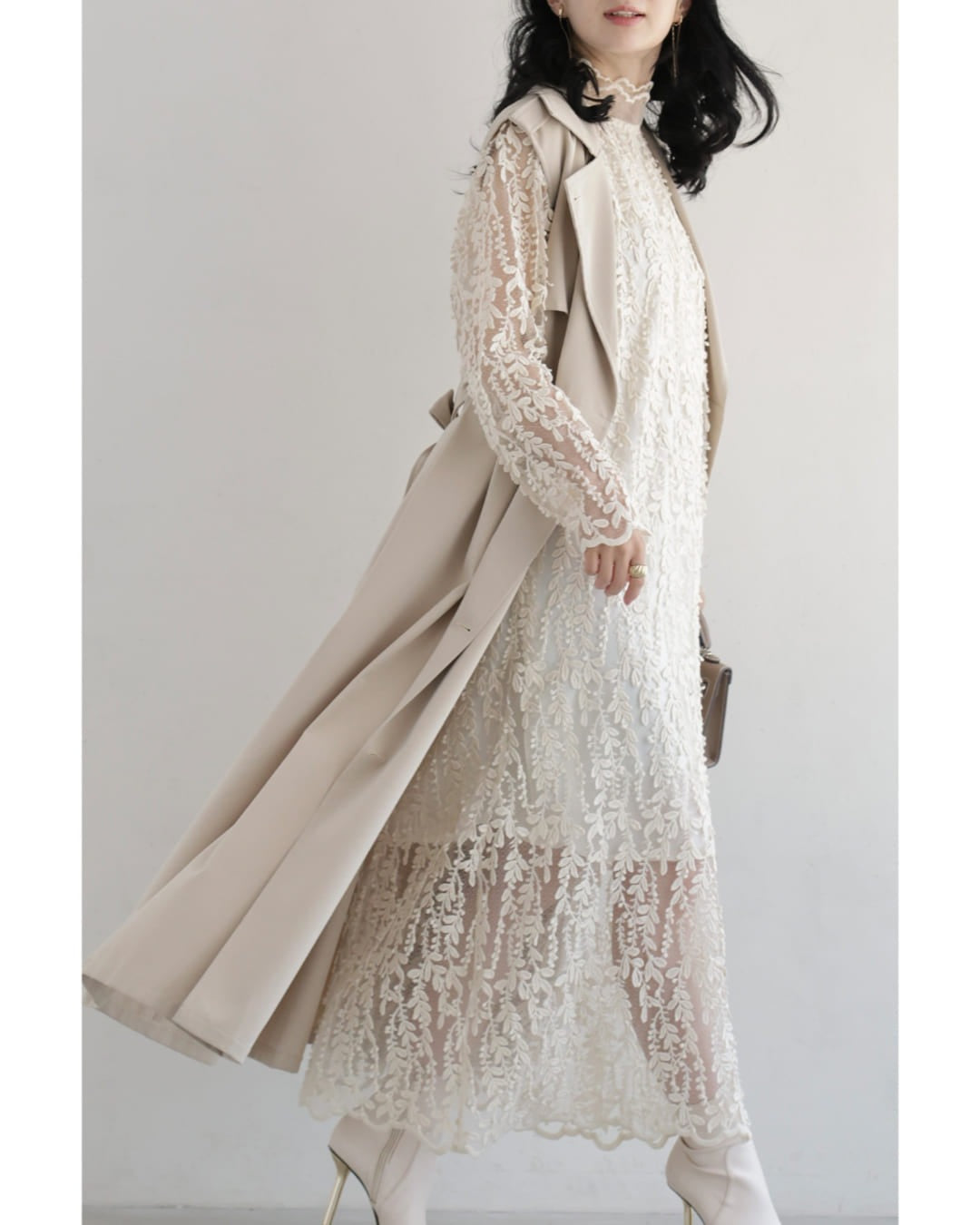 カワイイ CAWAII 流れゆくリーフレースのIラインミディアムワンピース （ベージュ） ベージュ