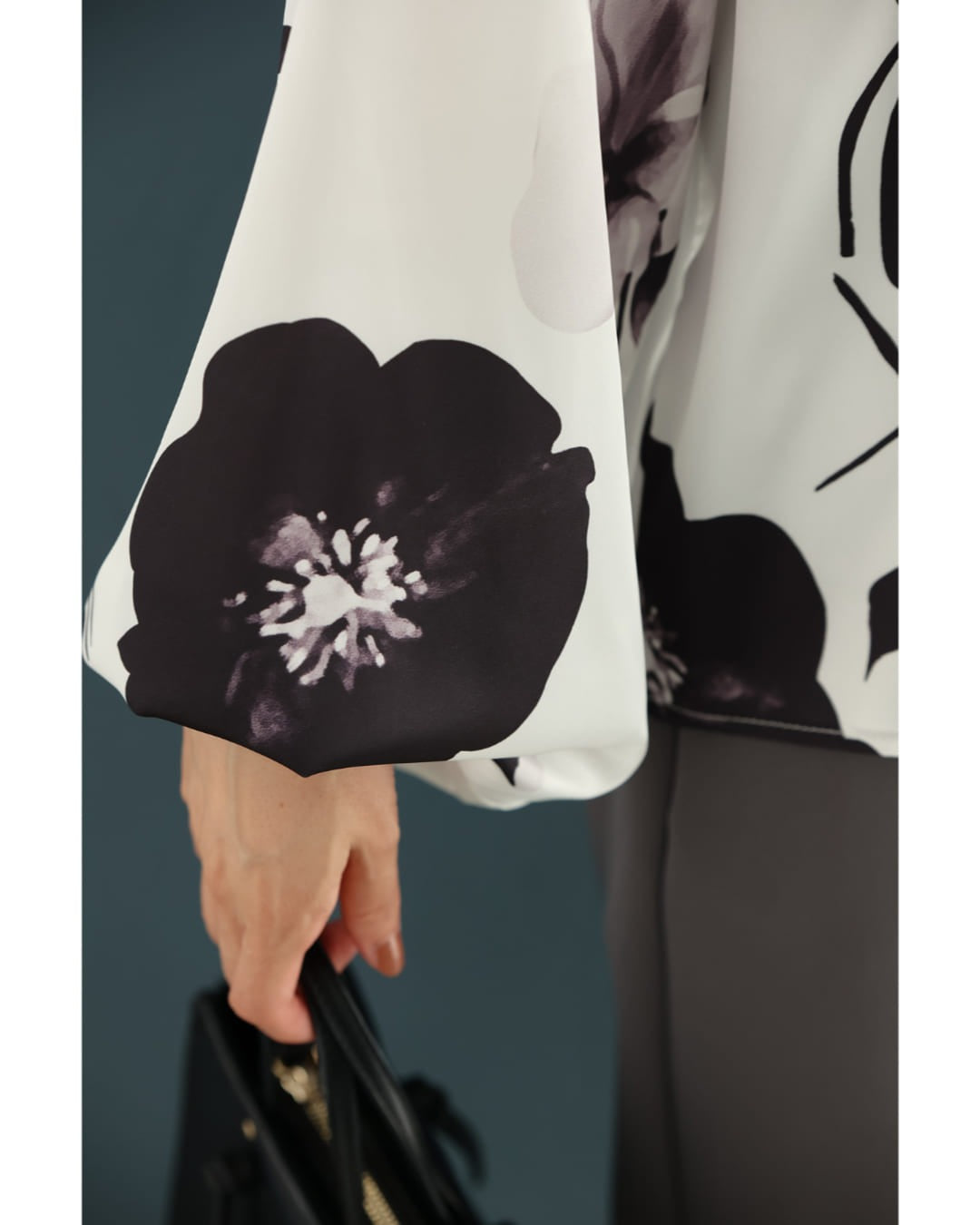 CAWAII Monochrome Flower Print Blouse Top