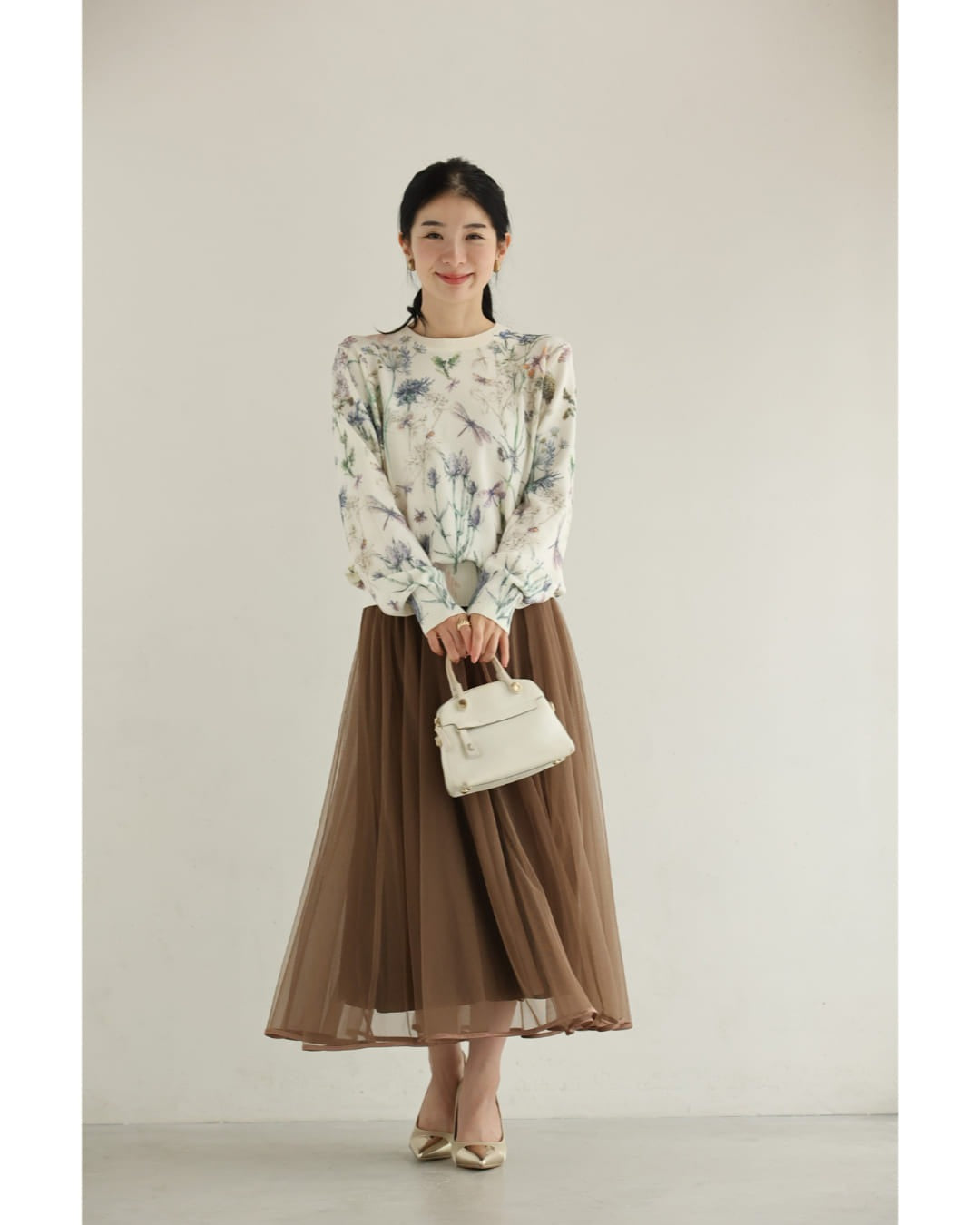 CAWAII Insect-Breathing Gentle Color Botanical Knit Pullover Top