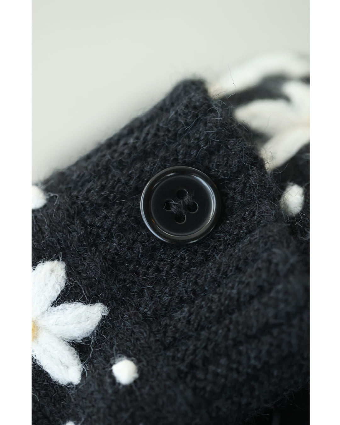 カワイイ CAWAII 降りしきる花雪ニットカーディガン （ブラック） ブラック