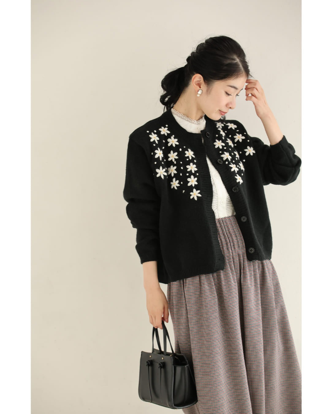 カワイイ CAWAII 降りしきる花雪ニットカーディガン （ブラック） ブラック