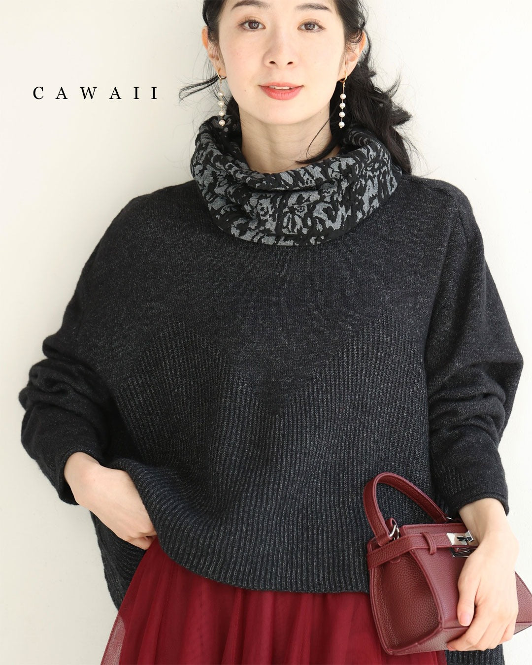 カワイイ CAWAII アート柄スヌード風ネックのドルマンニットプルオーバートップス （グレー） グレー