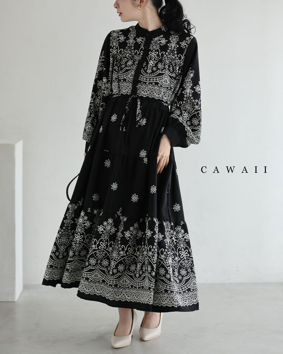 カワイイ CAWAII （黒）装飾柄ティアードミディアムワンピース（紐リボン付き） （ブラック） ブラック
