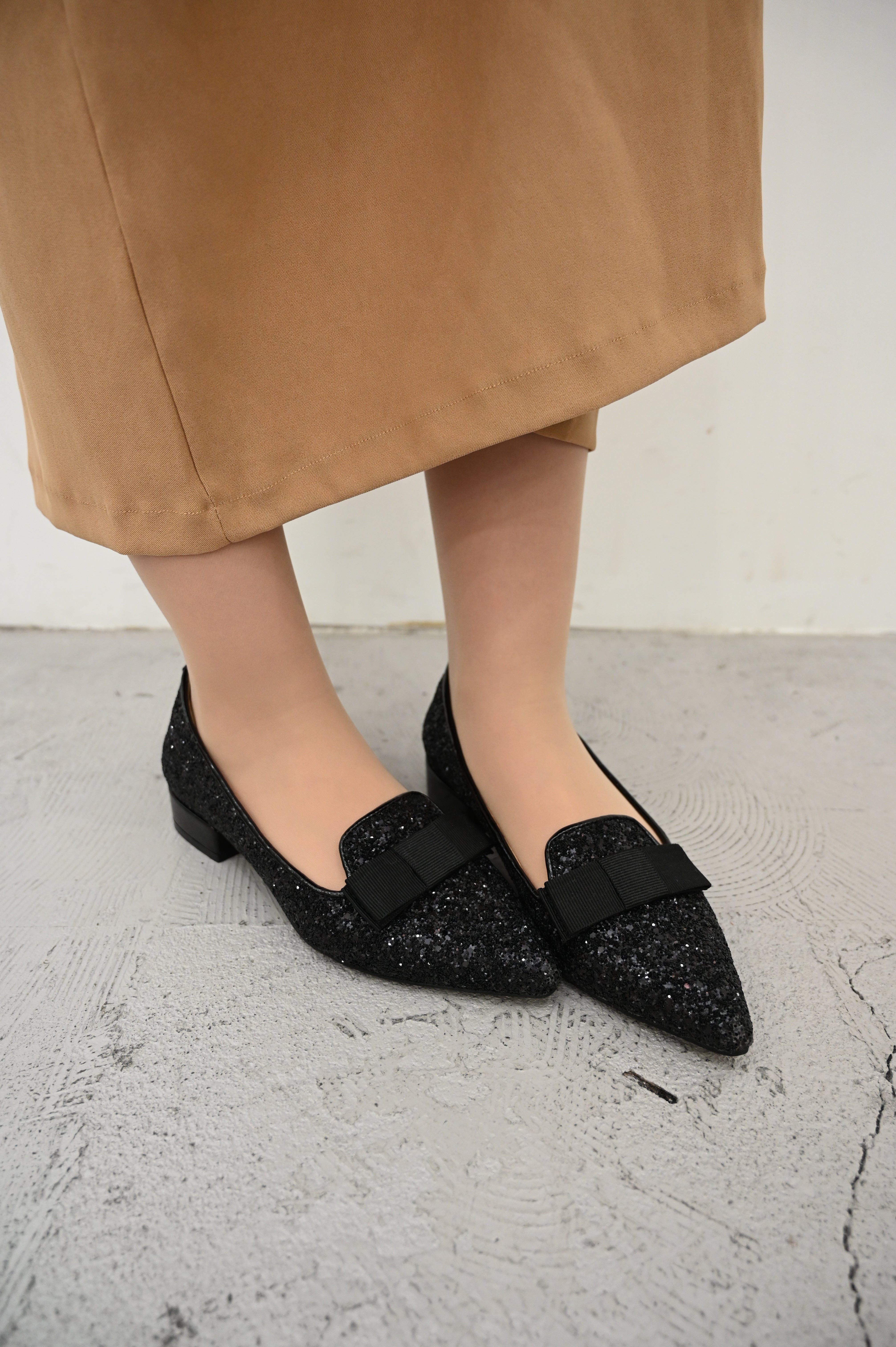 シックス CHICS リボンデザイングリッターローヒールパンプス