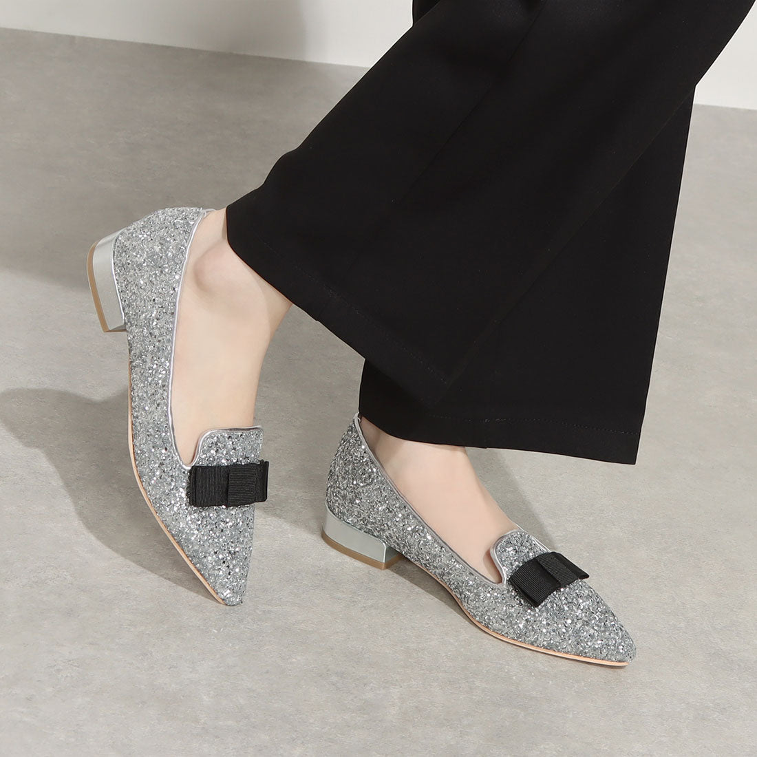 シックス CHICS リボンデザイングリッターローヒールパンプス