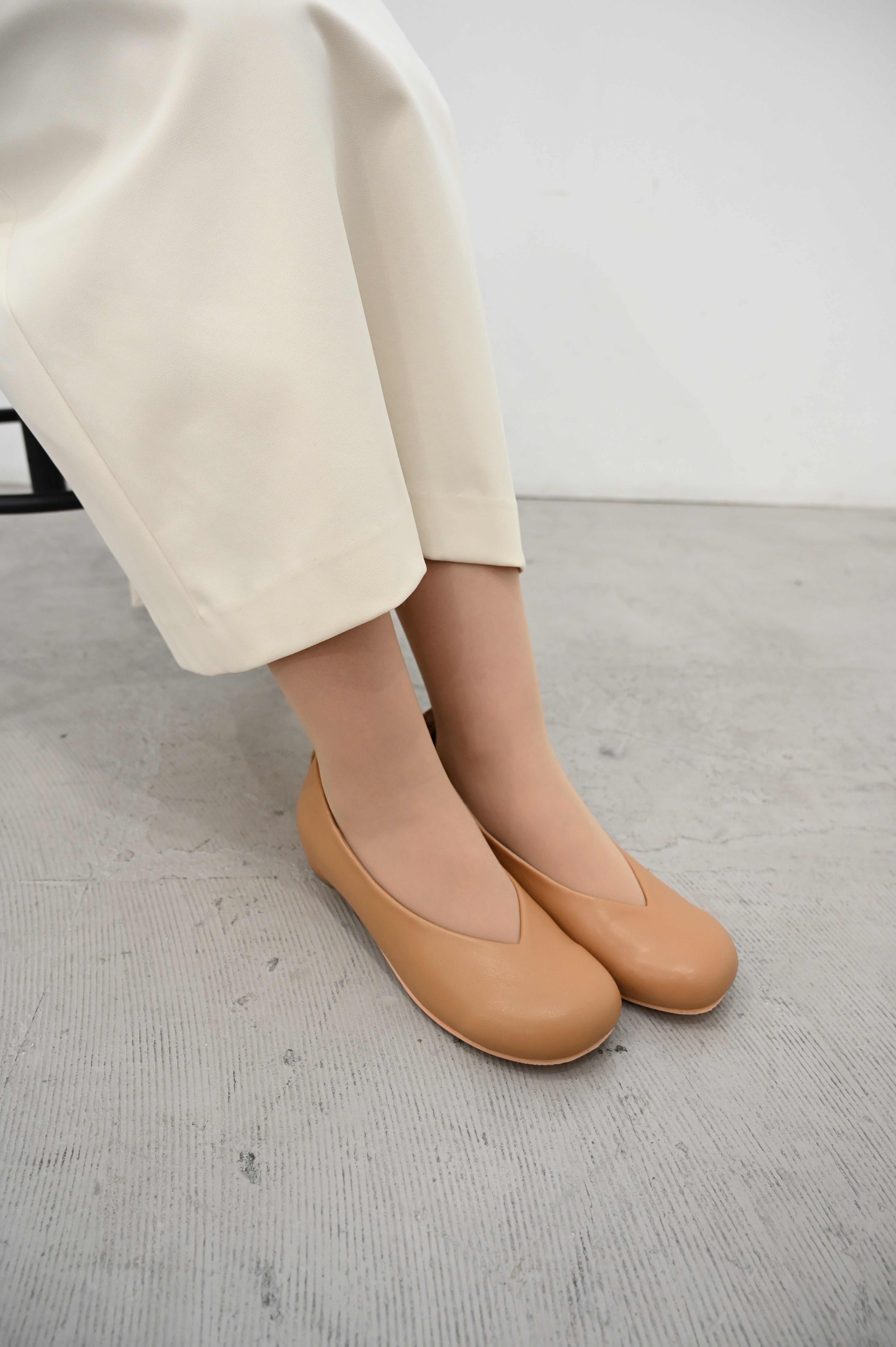 シックス CHICS オブリークトゥローヒールパンプス