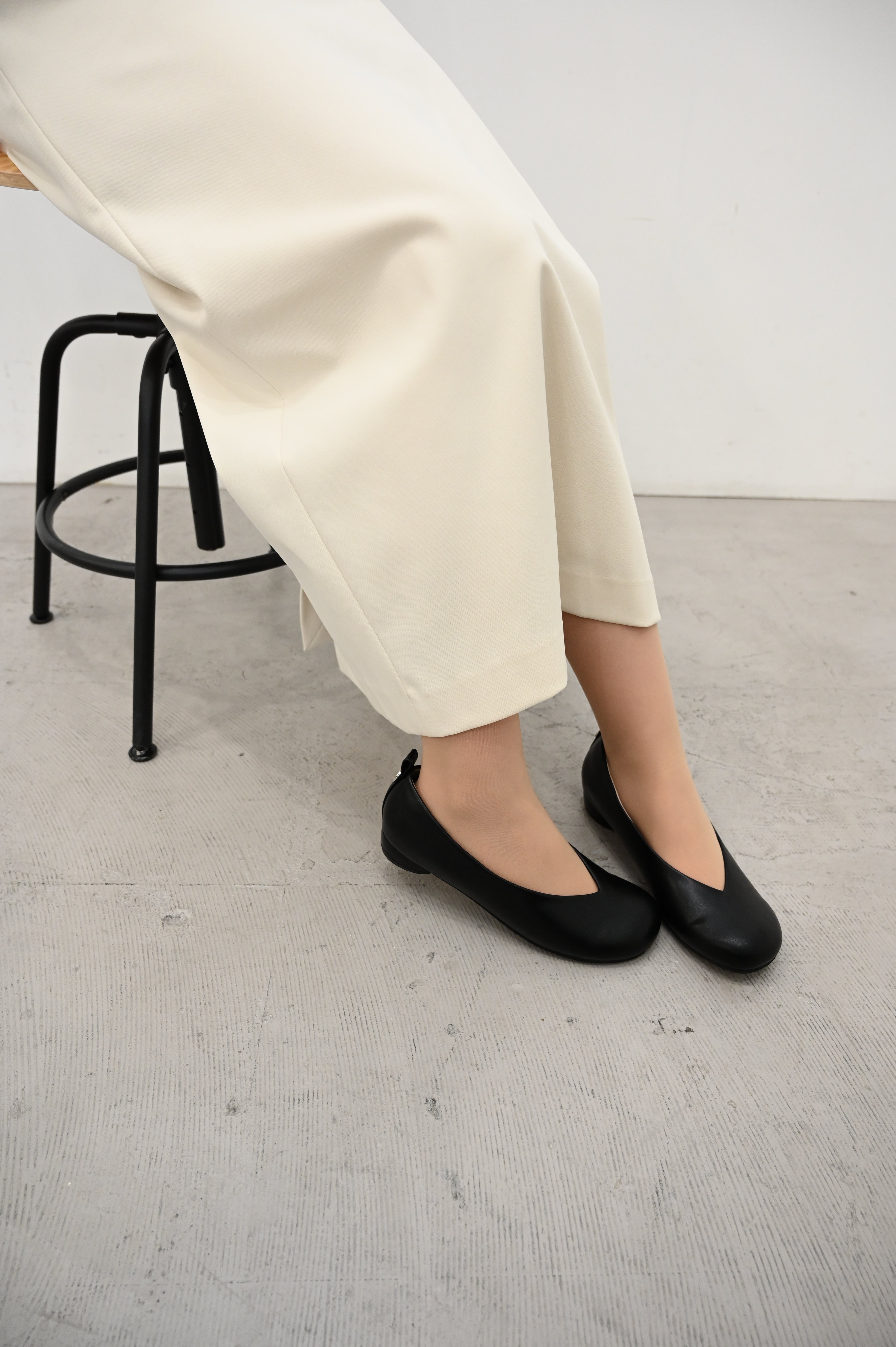 シックス CHICS オブリークトゥローヒールパンプス