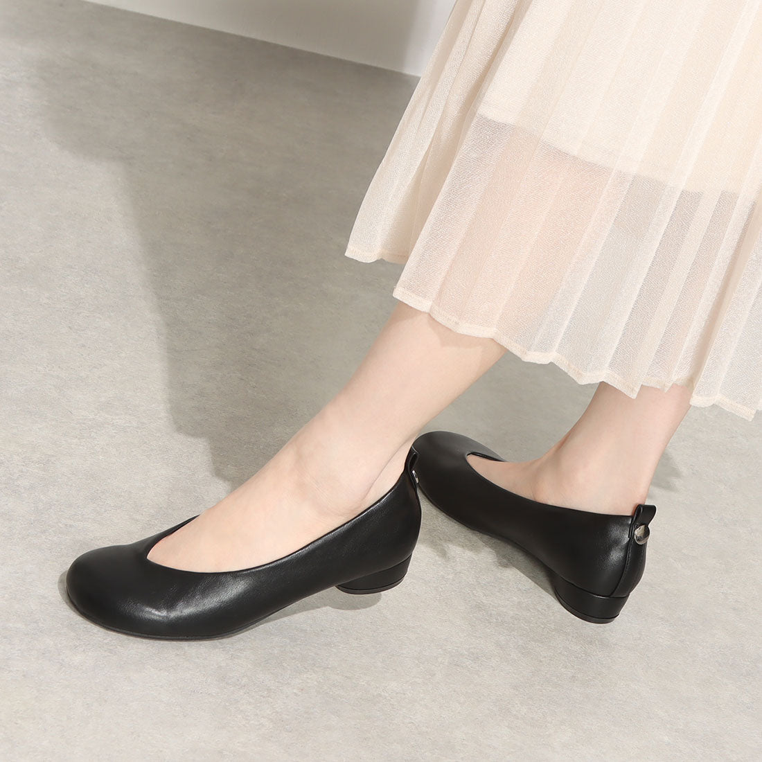シックス CHICS オブリークトゥローヒールパンプス