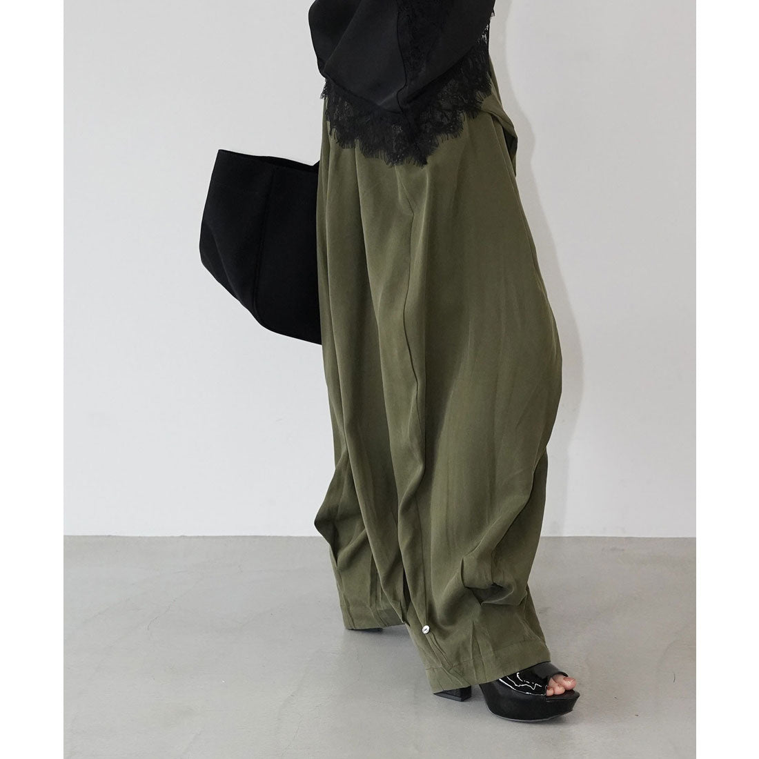 チュクラ chuclla アレンジドレープワイドパンツ chw26s169 （カーキ） カーキ