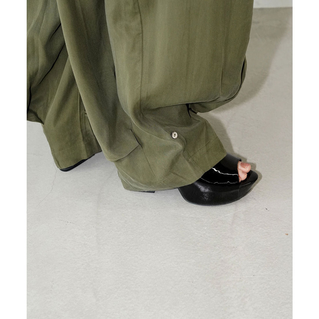 チュクラ chuclla アレンジドレープワイドパンツ chw26s169 （カーキ） カーキ