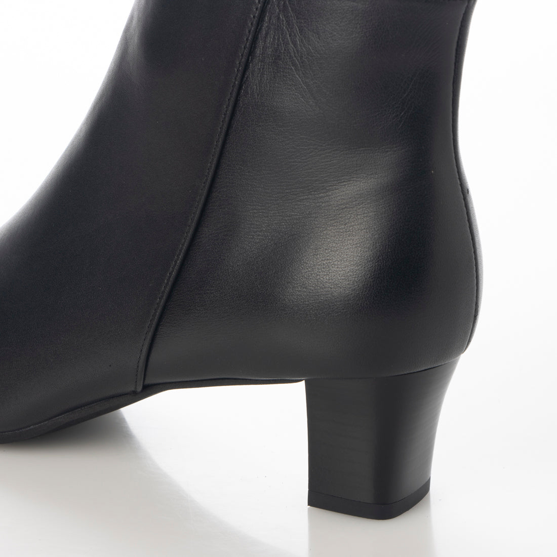 Chercher ETOILE Leather short boots
