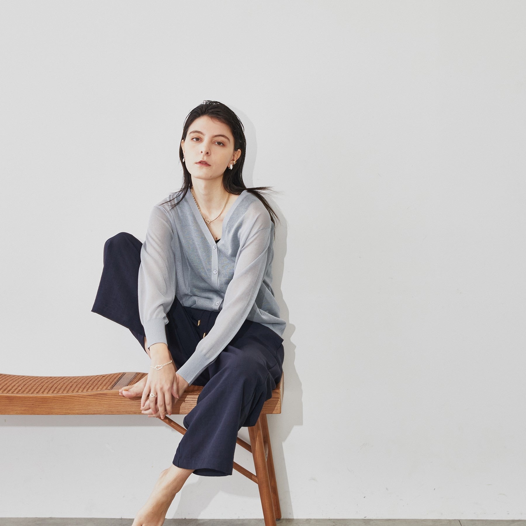 クロエンス cloenc シアーVネックカーディガン