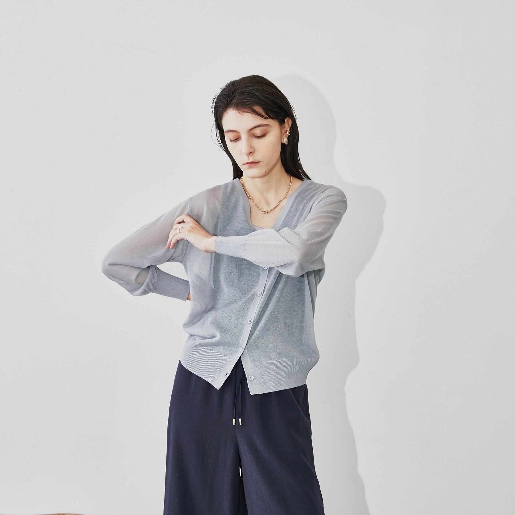 クロエンス cloenc シアーVネックカーディガン