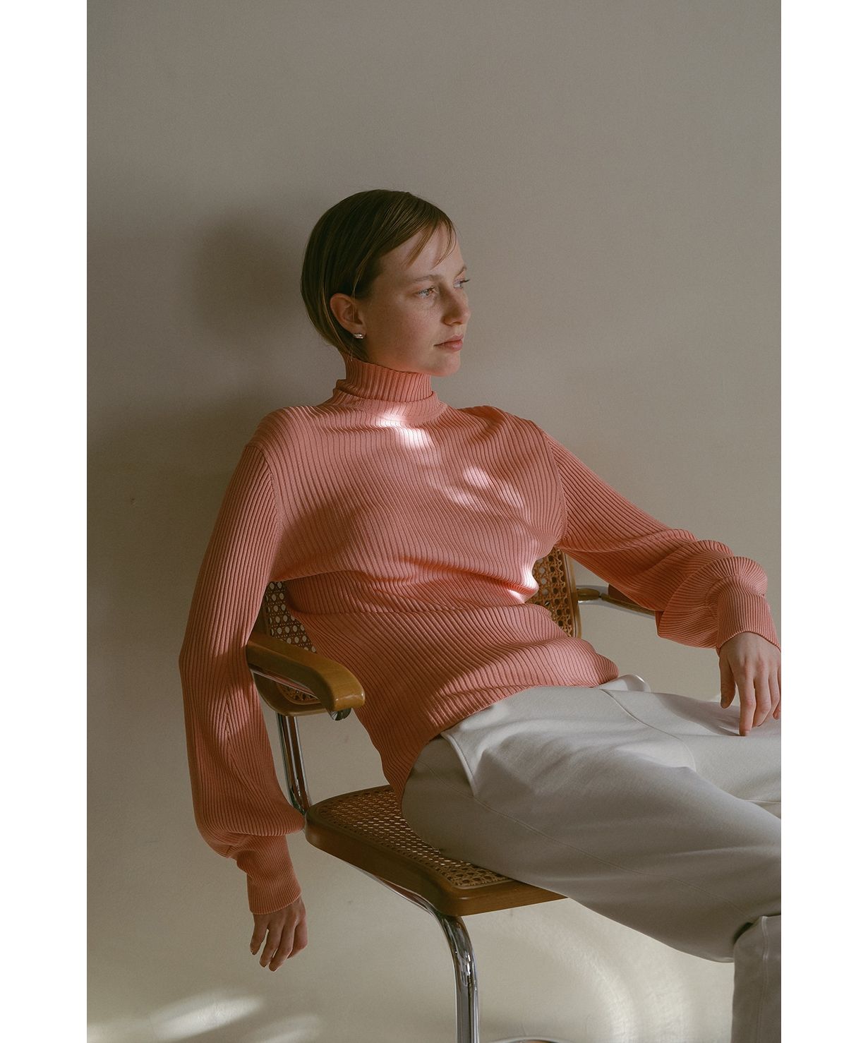 マノフ MANOF TURTLE NECK WIDE SLEEVE RIB KNIT （PINK） PINK