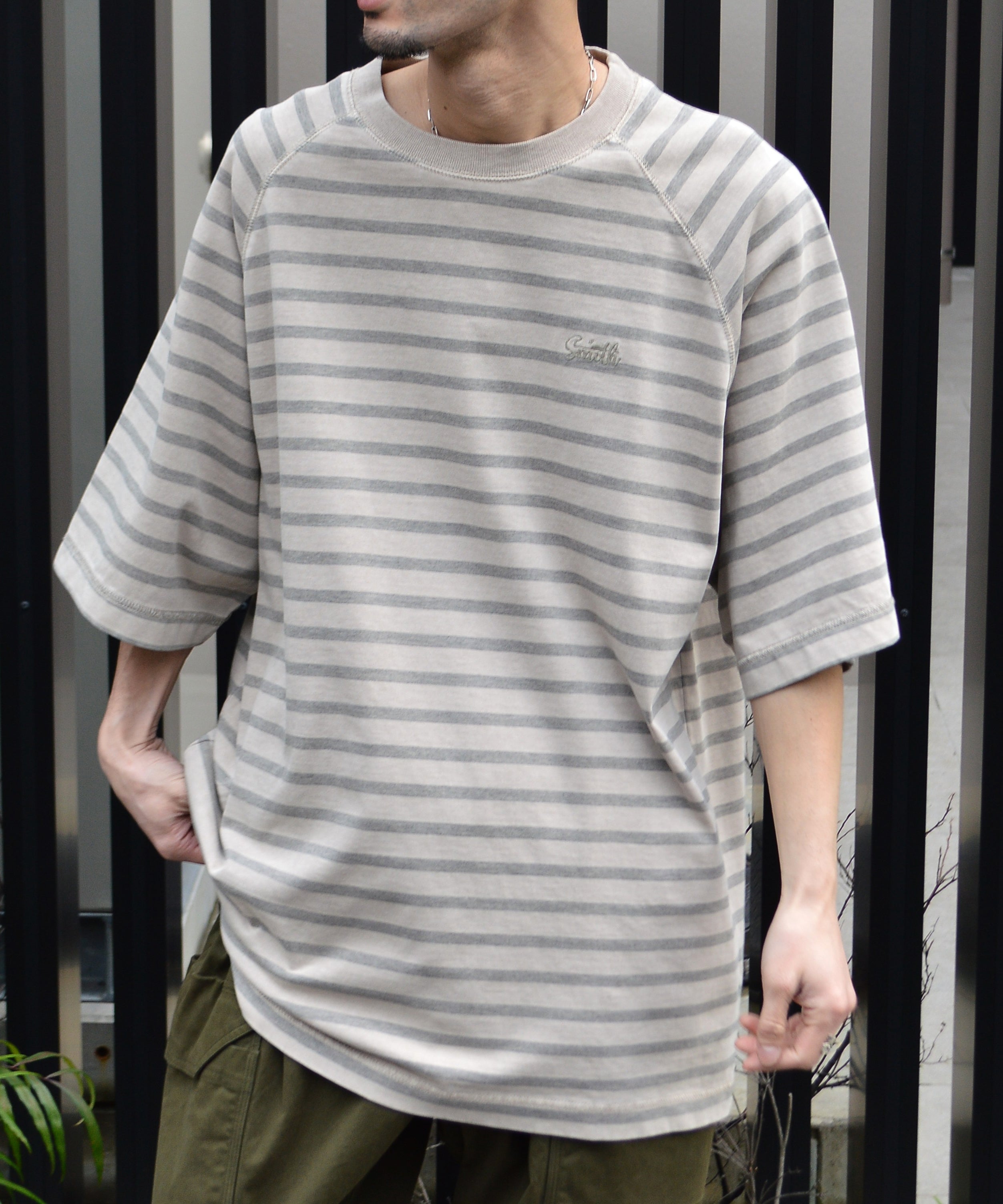 沙尼史密斯 Sunny Smith 條紋過染 拉格蘭標誌刺繡T恤