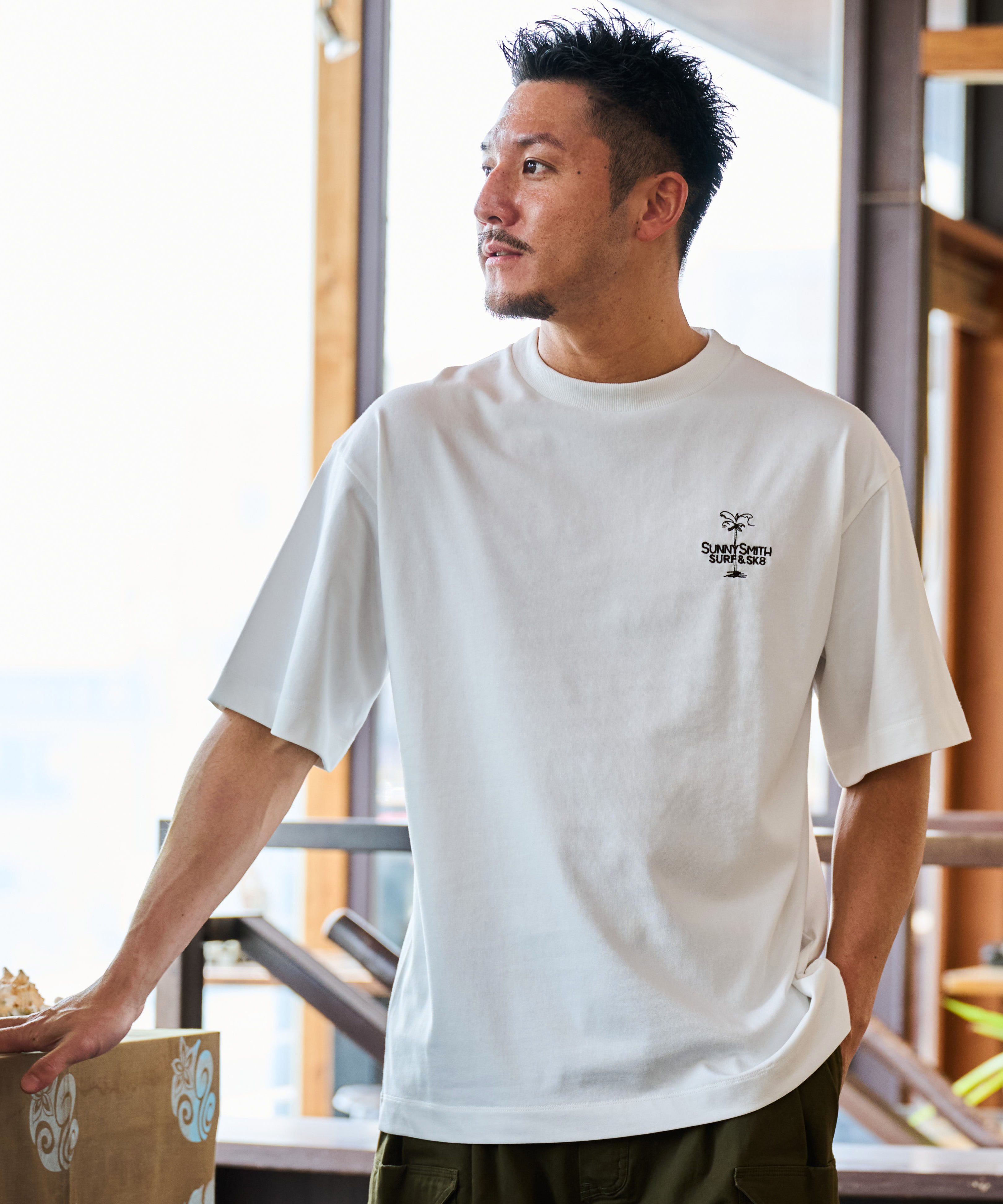 サニースミス Sunny Smith ヤシの木イラストロゴ両面刺繍Tシャツ （ホワイト） ホワイト