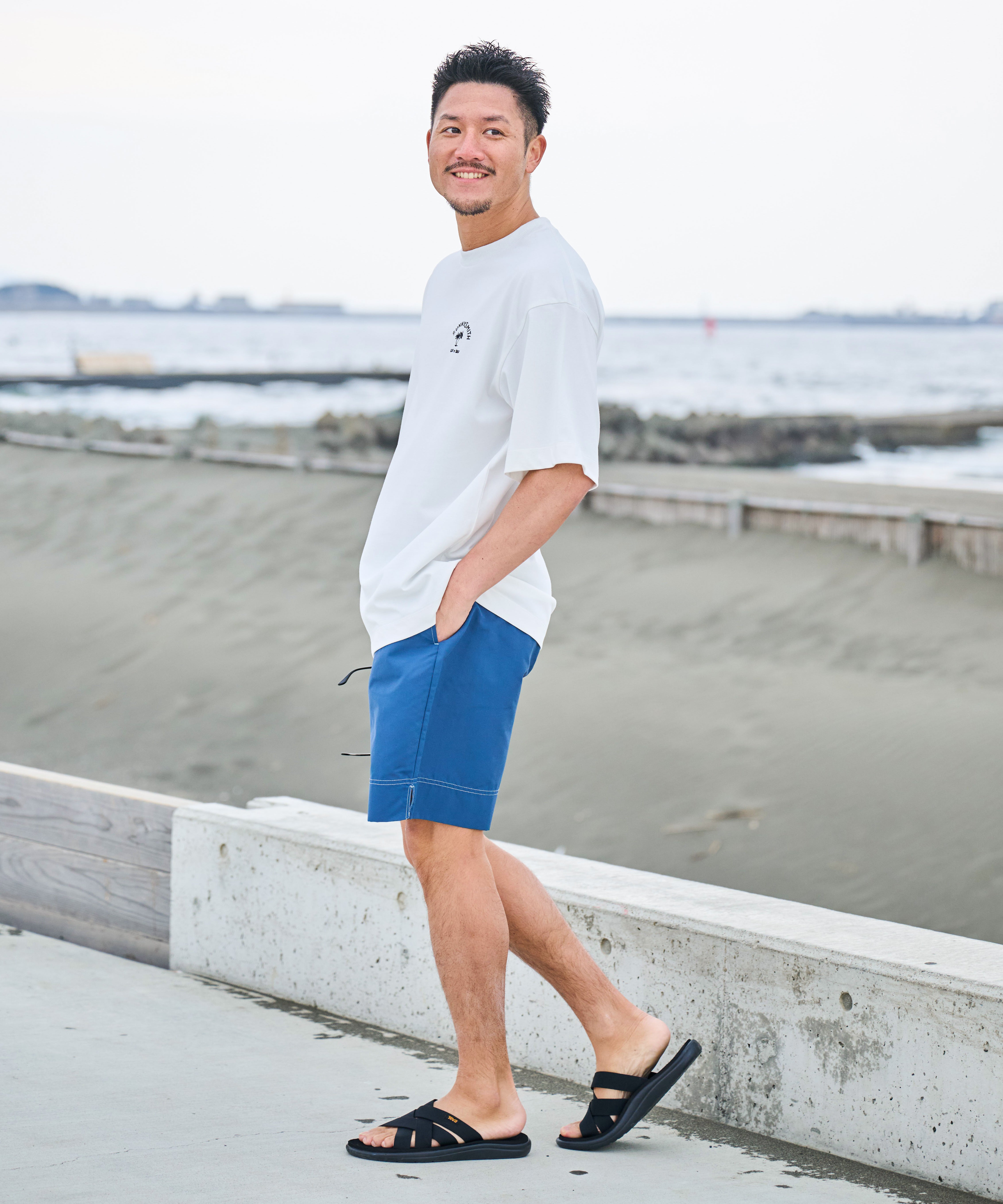 サニースミス Sunny Smith ヤシの木アーチロゴワンポイント刺繍Tシャツ （ホワイト） ホワイト