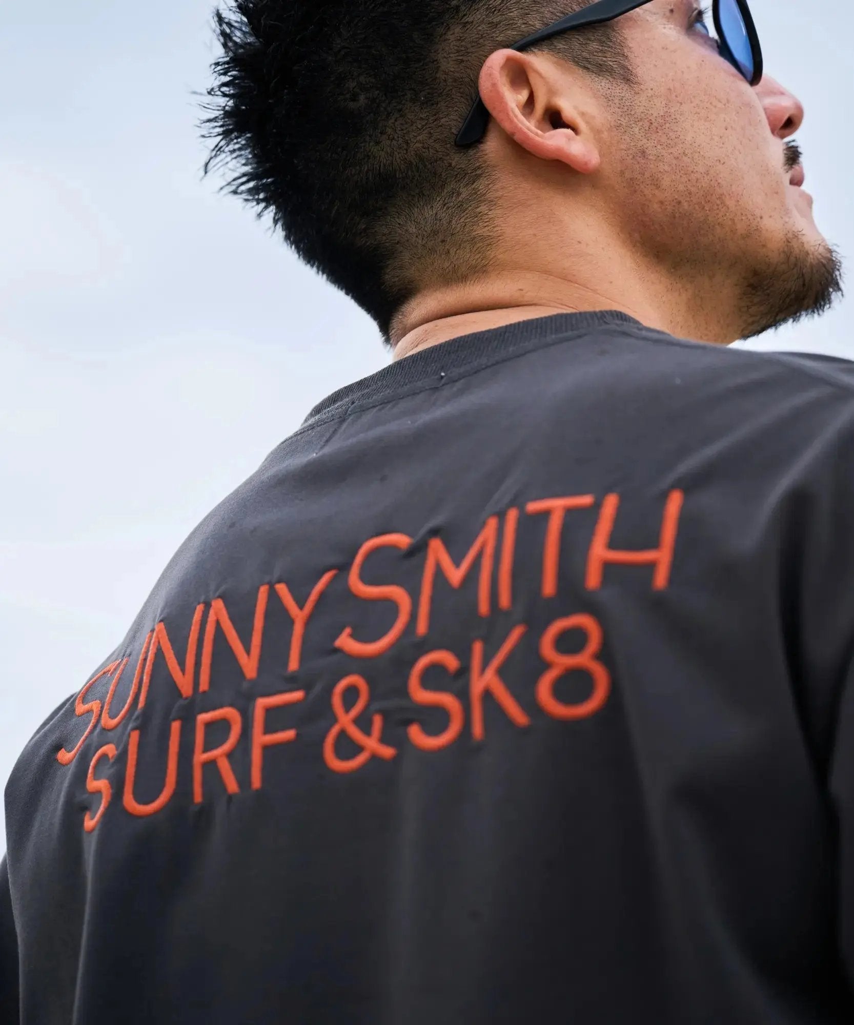 サニースミス Sunny Smith ヤシの木イラストロゴ両面刺繍Tシャツ （スモーク） スモーク