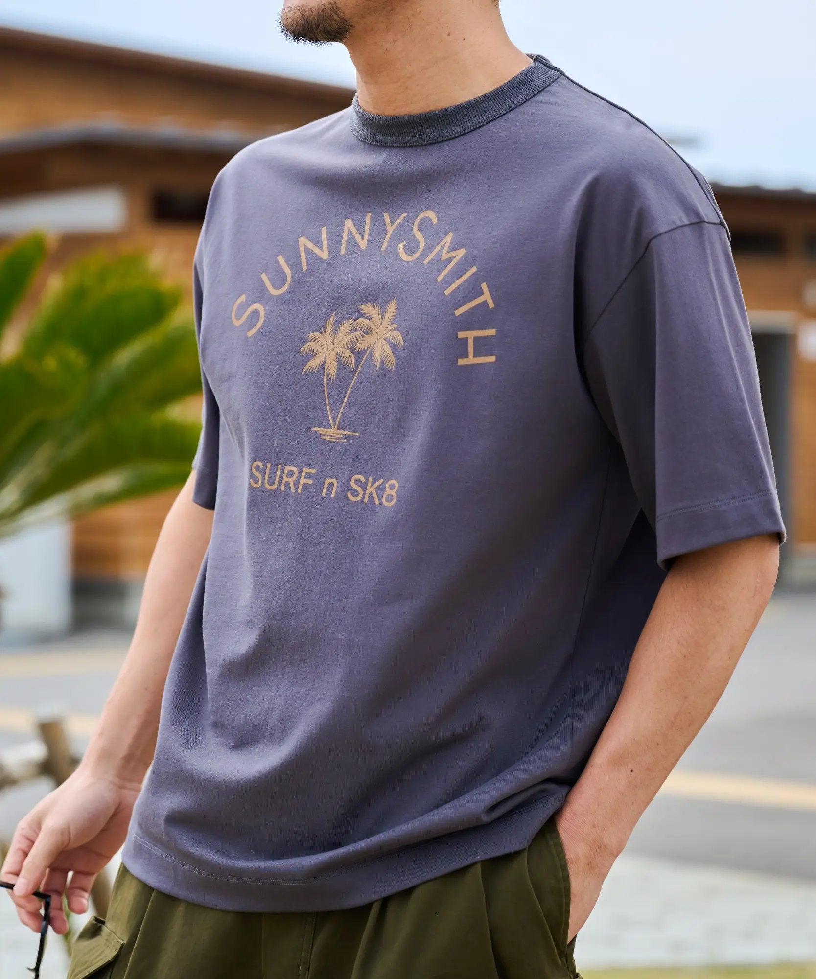 サニースミス Sunny Smith ヤシの木アーチロゴプリントTシャツ （スモーク） スモーク