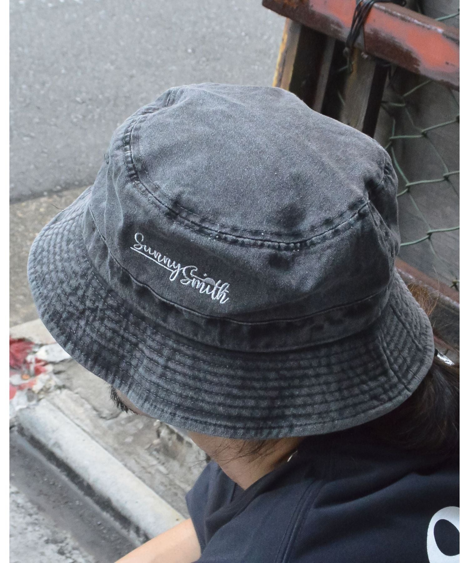 サニースミス Sunny Smith SUNNY SMITH 筆記體標誌刺繡顏料 巴基特帽
