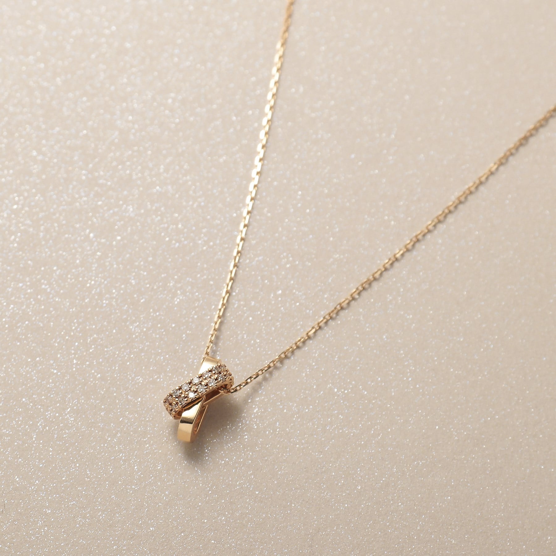 ココシュニック COCOSHNIK K10ダイヤモンド アシンメトリークロス ネックレス （アイボリー(104)） アイボリー(104)