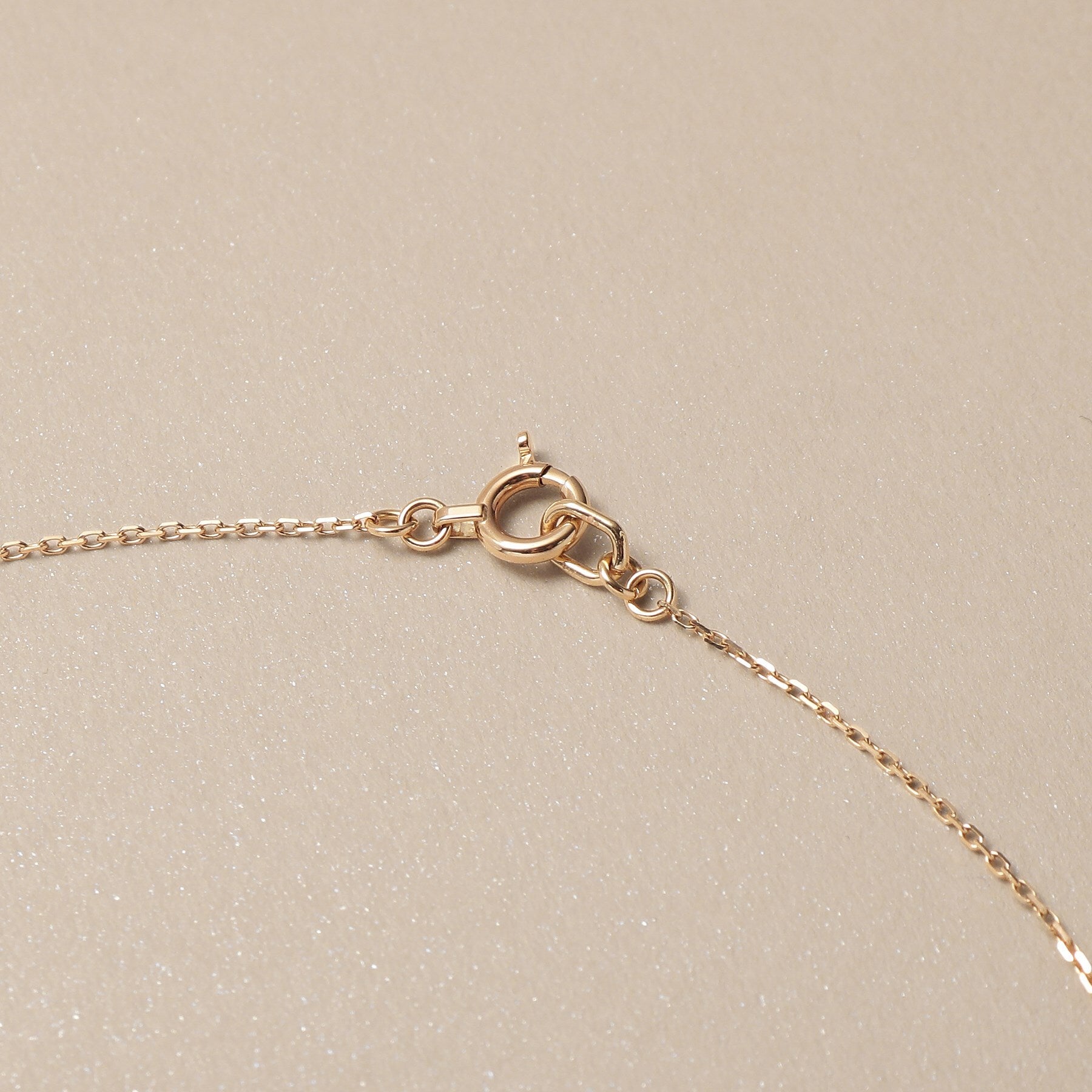 ココシュニック COCOSHNIK K10ダイヤモンド アシンメトリークロス ネックレス （アイボリー(104)） アイボリー(104)