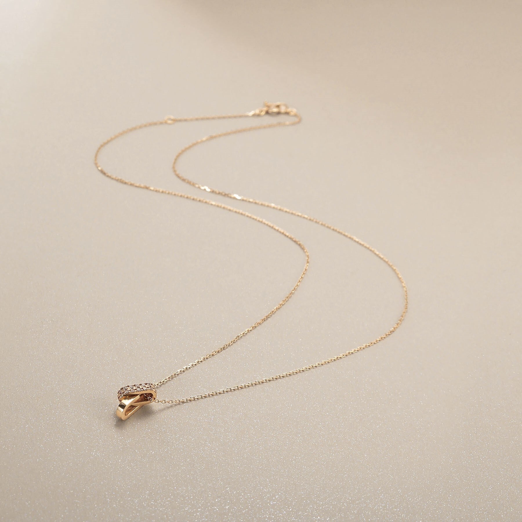 ココシュニック COCOSHNIK K10ダイヤモンド アシンメトリークロス ネックレス （アイボリー(104)） アイボリー(104)