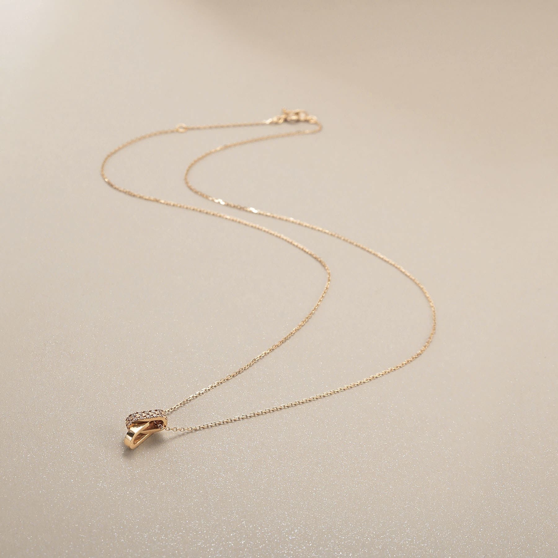 ココシュニック COCOSHNIK K10ダイヤモンド アシンメトリークロス ネックレス （アイボリー(104)） アイボリー(104)