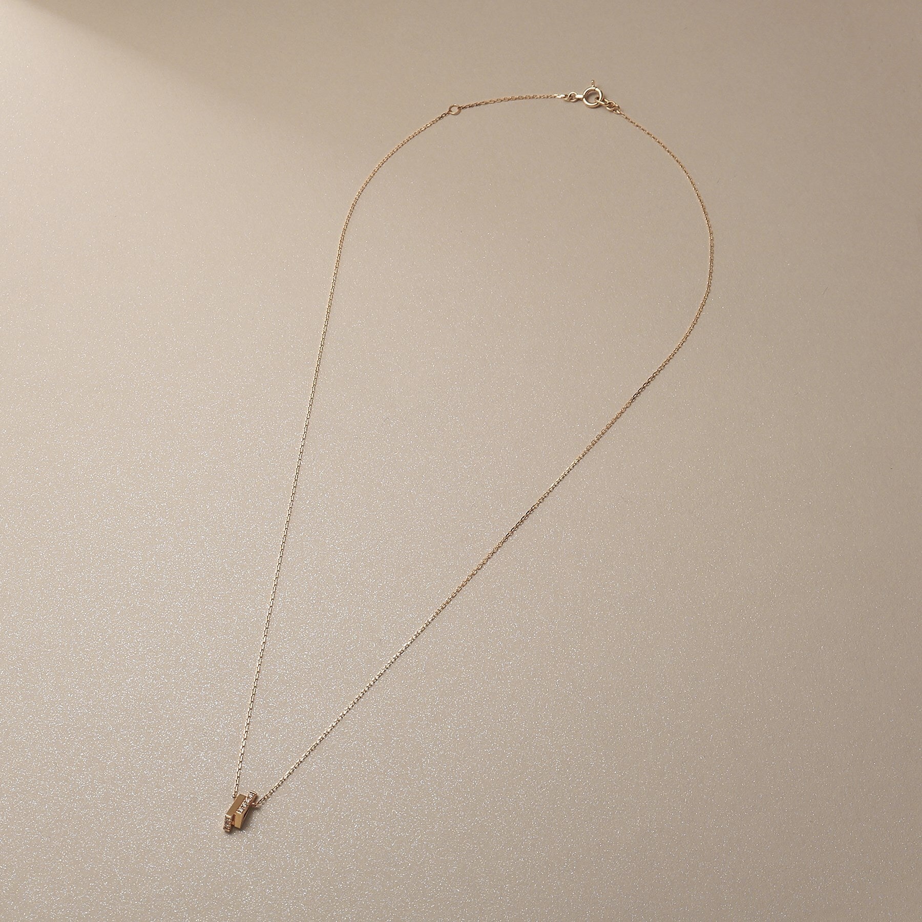 ココシュニック COCOSHNIK K10ダイヤモンド トライアングルシェイプ ネックレス （アイボリー(104)） アイボリー(104)