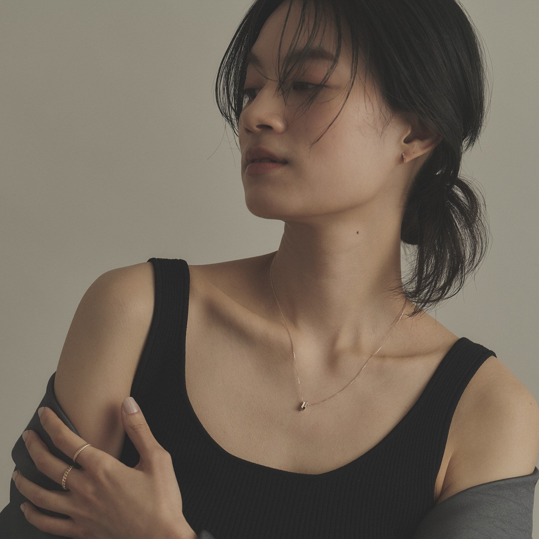 ココシュニック COCOSHNIK K10ダイヤモンド トライアングルシェイプ ネックレス （アイボリー(104)） アイボリー(104)