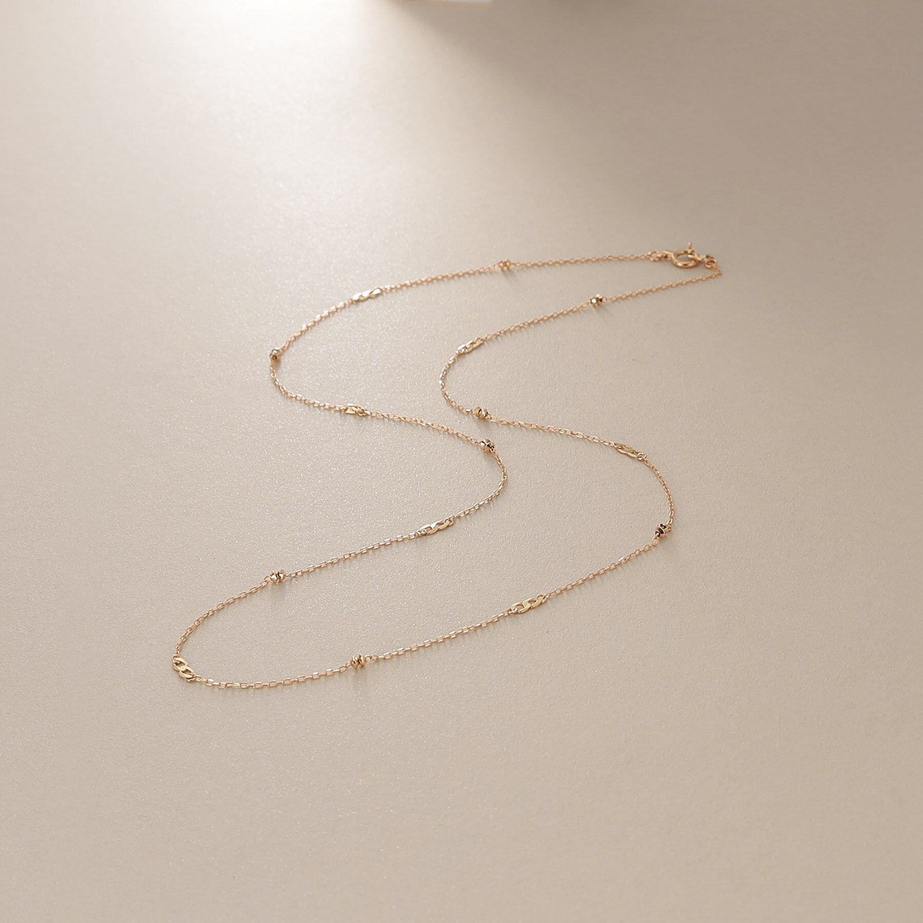 ココシュニック COCOSHNIK K18フラットキヘイ×カットビーズ ネックレス （イエローゴールド(100)） イエローゴールド(100)