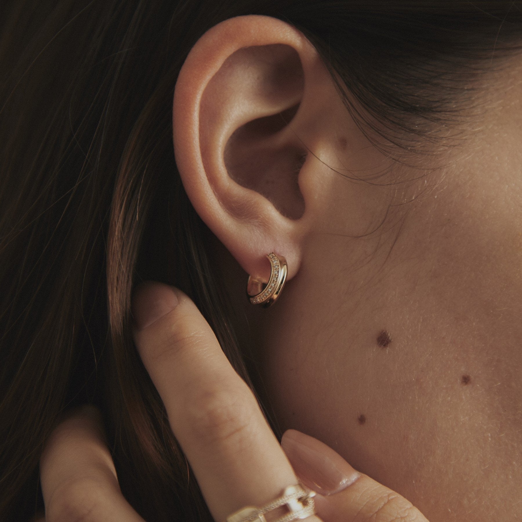 ココシュニック COCOSHNIK K10ダイヤモンド 逆アールフープ スタッドピアス （イエローゴールド(104)） イエローゴールド(104)