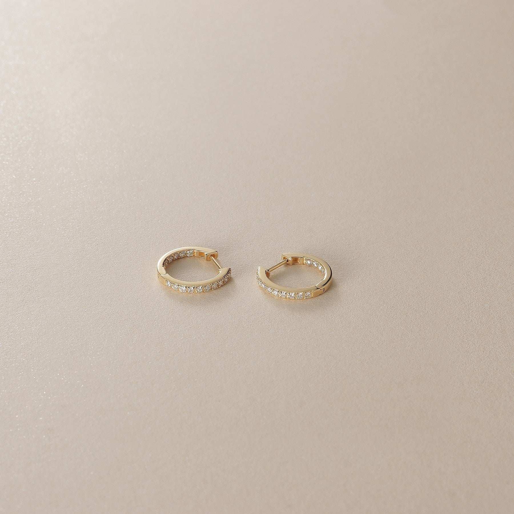 ココシュニック COCOSHNIK K10ダイヤモンド インサイドダイヤ 中折れピアス （イエローゴールド(104)） イエローゴールド(104)