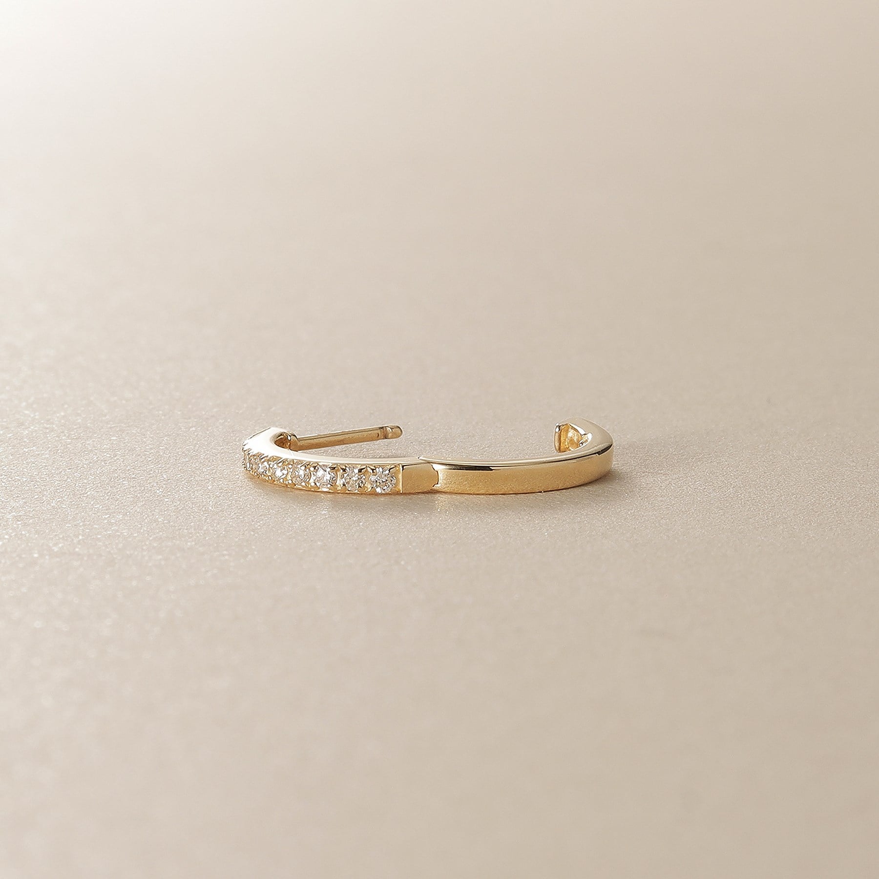 ココシュニック COCOSHNIK K10ダイヤモンド インサイドダイヤ 中折れピアス （イエローゴールド(104)） イエローゴールド(104)