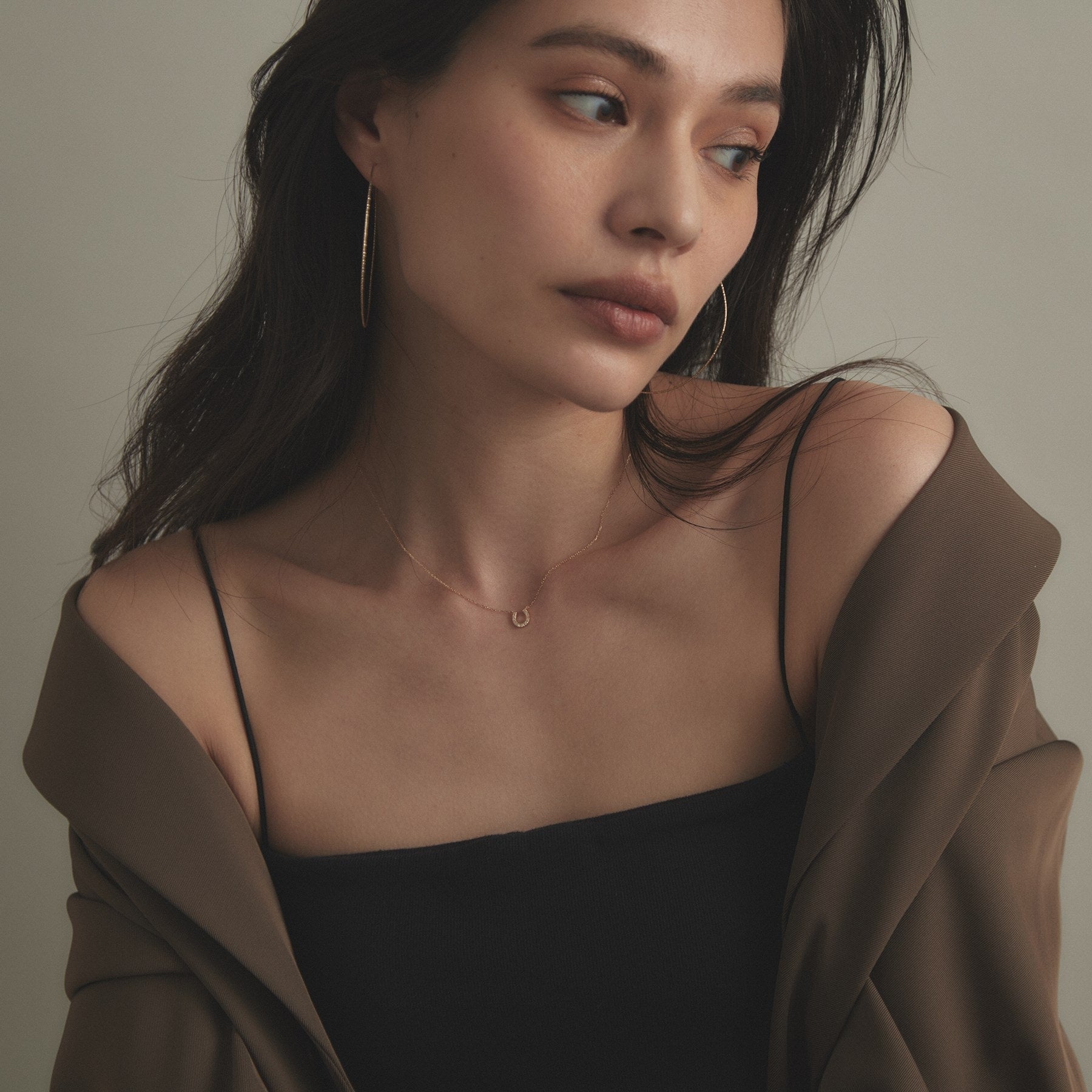 ココシュニック COCOSHNIK ダイヤモンド 馬蹄モチーフ ネックレス (イエローゴールド) ゴールド