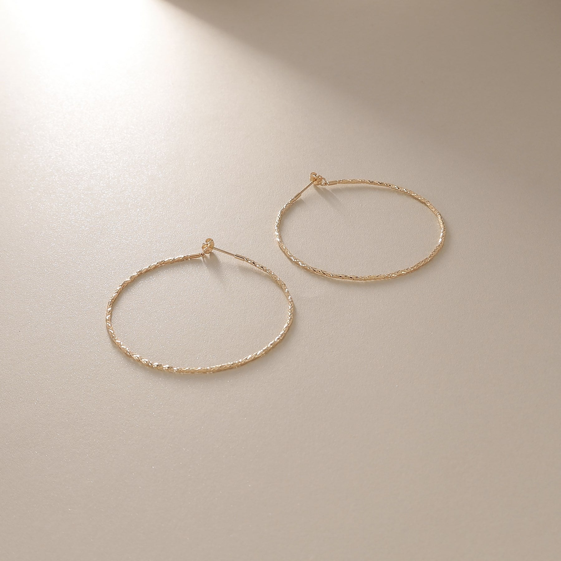 ココシュニック COCOSHNIK ミラーカットビーズ　フープピアス（中） (イエローゴールド) イエローゴールド(100)