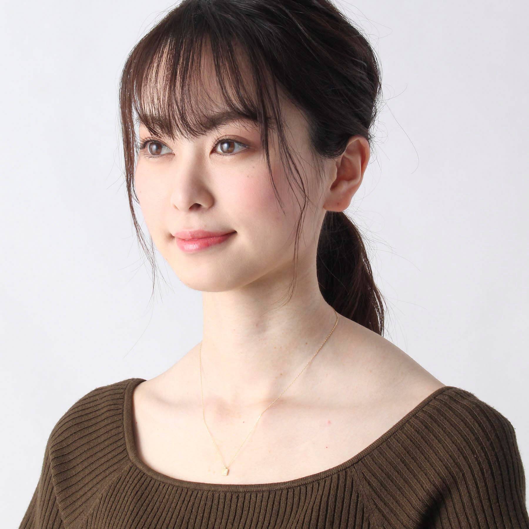 ココシュニック COCOSHNIK K18ダイヤモンド　ジオメモチーフ四角　ネックレス