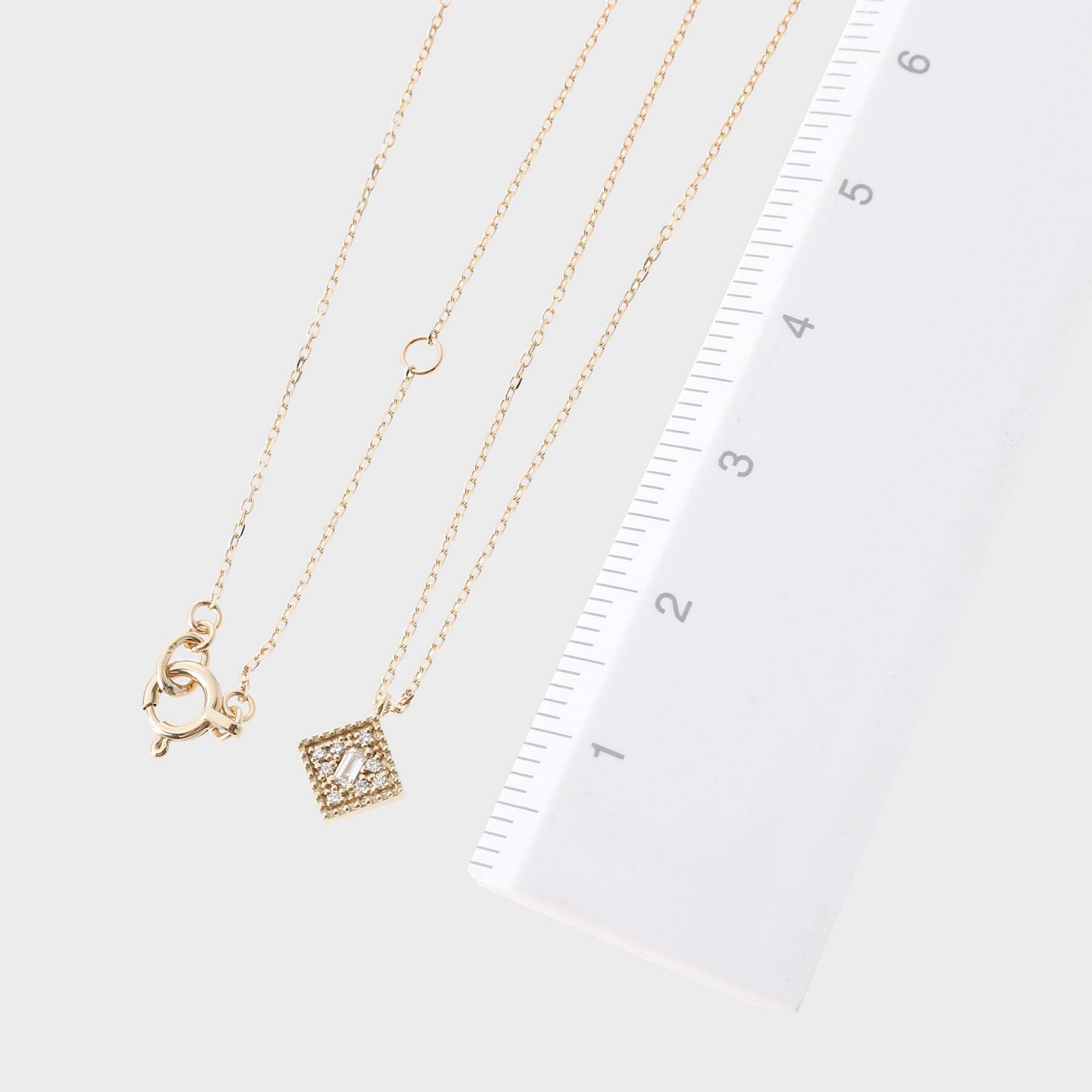 ココシュニック COCOSHNIK ダイヤモンド　バゲットカット1石パヴェ　スクエアネックレス