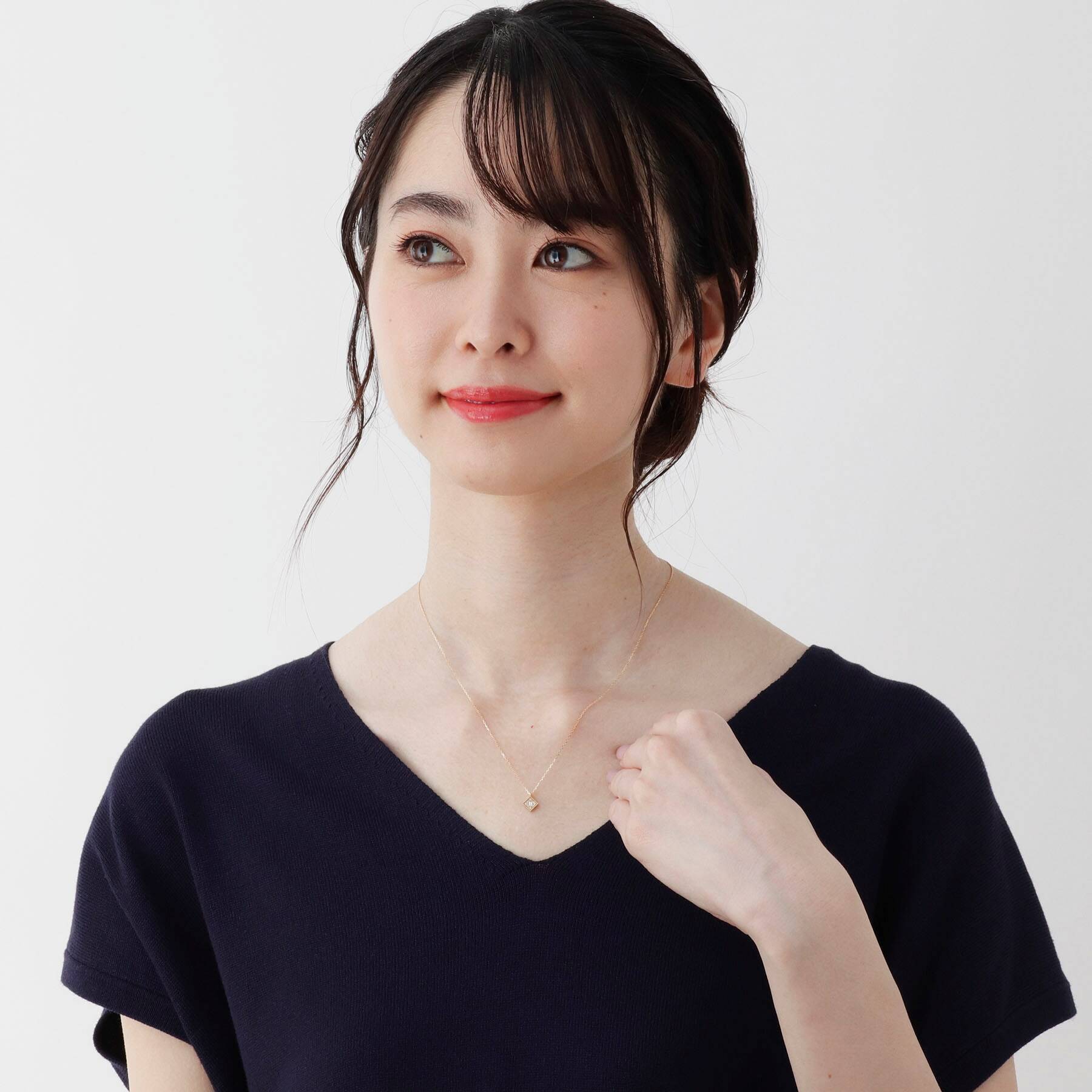 ココシュニック COCOSHNIK ダイヤモンド　バゲットカット1石パヴェ　スクエアネックレス