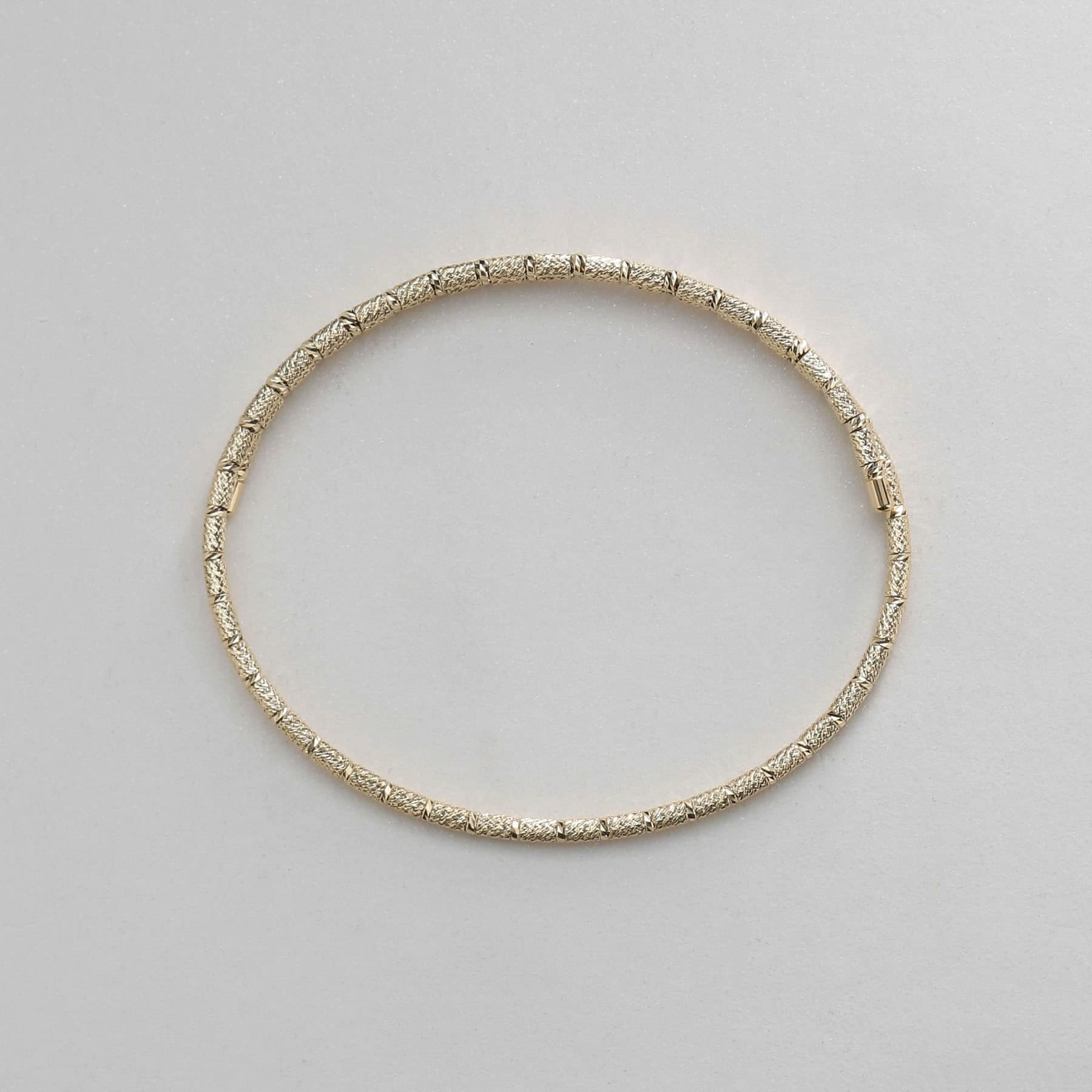 ココシュニック COCOSHNIK K10テクスチャーボール マグネットバングル イエローゴールド(100)