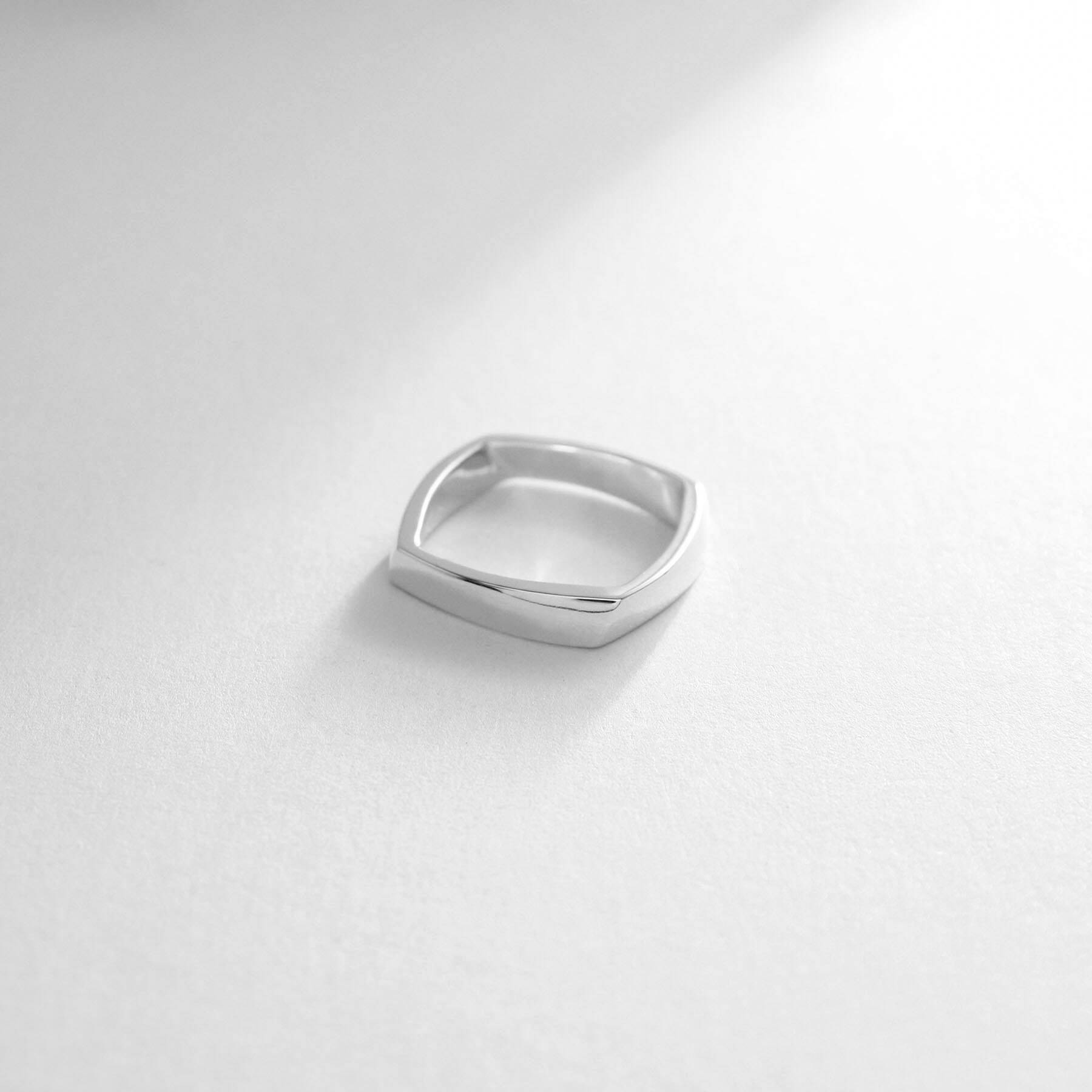 ココシュニック COCOSHNIK シルバー シフトスクエア リング