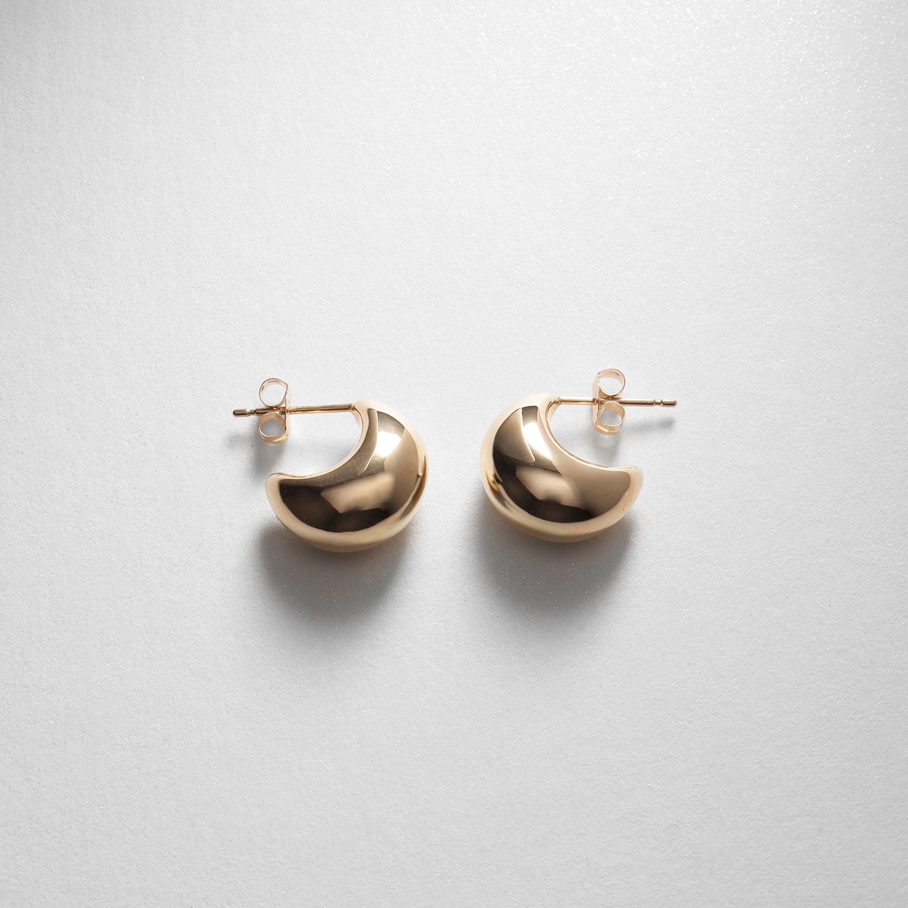 ココシュニック COCOSHNIK 中空ペアシェイプフープ スタッドピアス