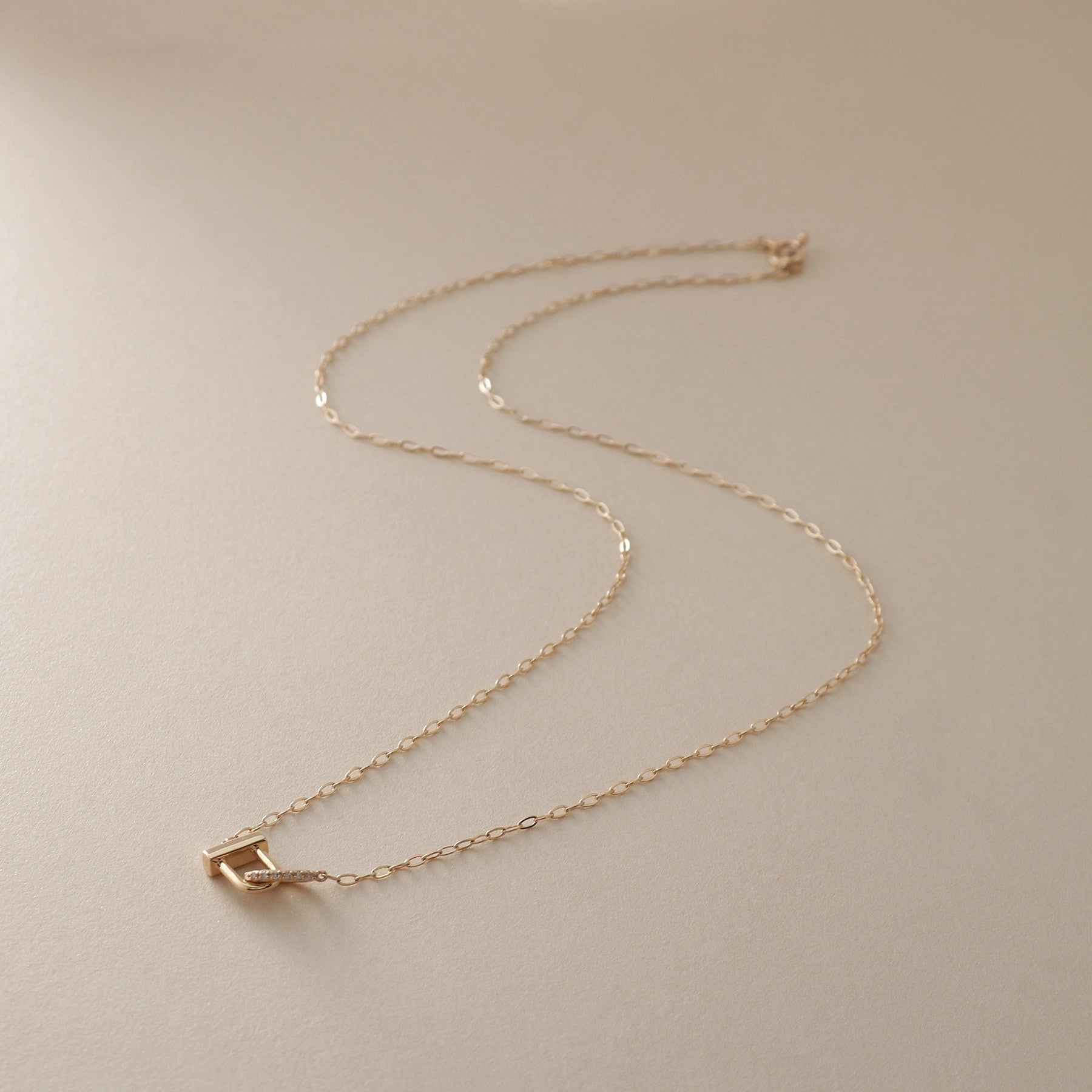 ココシュニック COCOSHNIK K10ダイヤモンド ロックモチーフ ネックレス （イエローゴールド(104)） イエローゴールド(104)